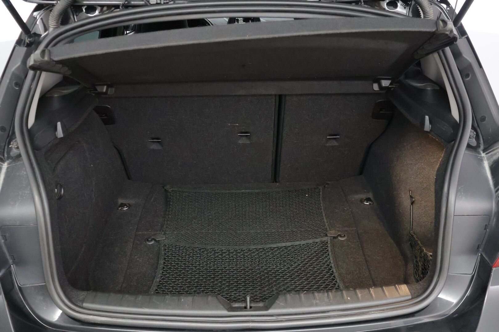 BMW 120 2016 F20 Hatchback 120d A xDrive Business Sport * Harman/Kardon / M-sport ratti / Suomi-auto * - * 2x renkaat alumiinivanteilla ja hyvillä kumeilla / Käytännöllinen Neliveto *