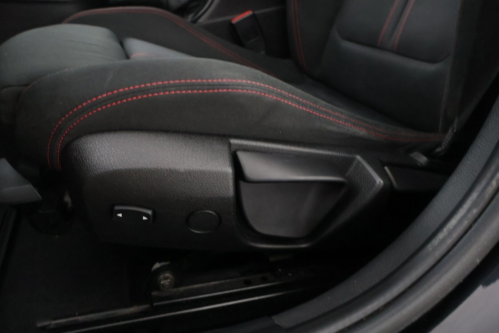 BMW 120 2016 F20 Hatchback 120d A xDrive Business Sport * Harman/Kardon / M-sport ratti / Suomi-auto * - * 2x renkaat alumiinivanteilla ja hyvillä kumeilla / Käytännöllinen Neliveto *