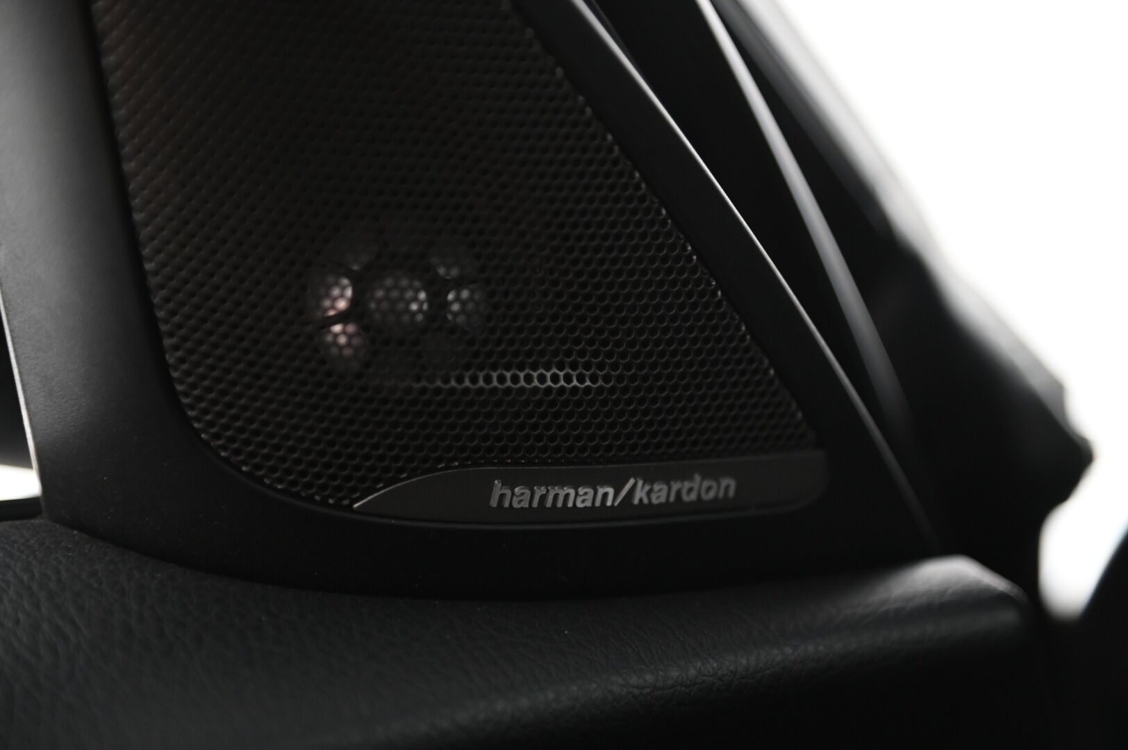 BMW 120 2016 F20 Hatchback 120d A xDrive Business Sport * Harman/Kardon / M-sport ratti / Suomi-auto * - * 2x renkaat alumiinivanteilla ja hyvillä kumeilla * - Osta nyt, maksa vasta ensi vuonna