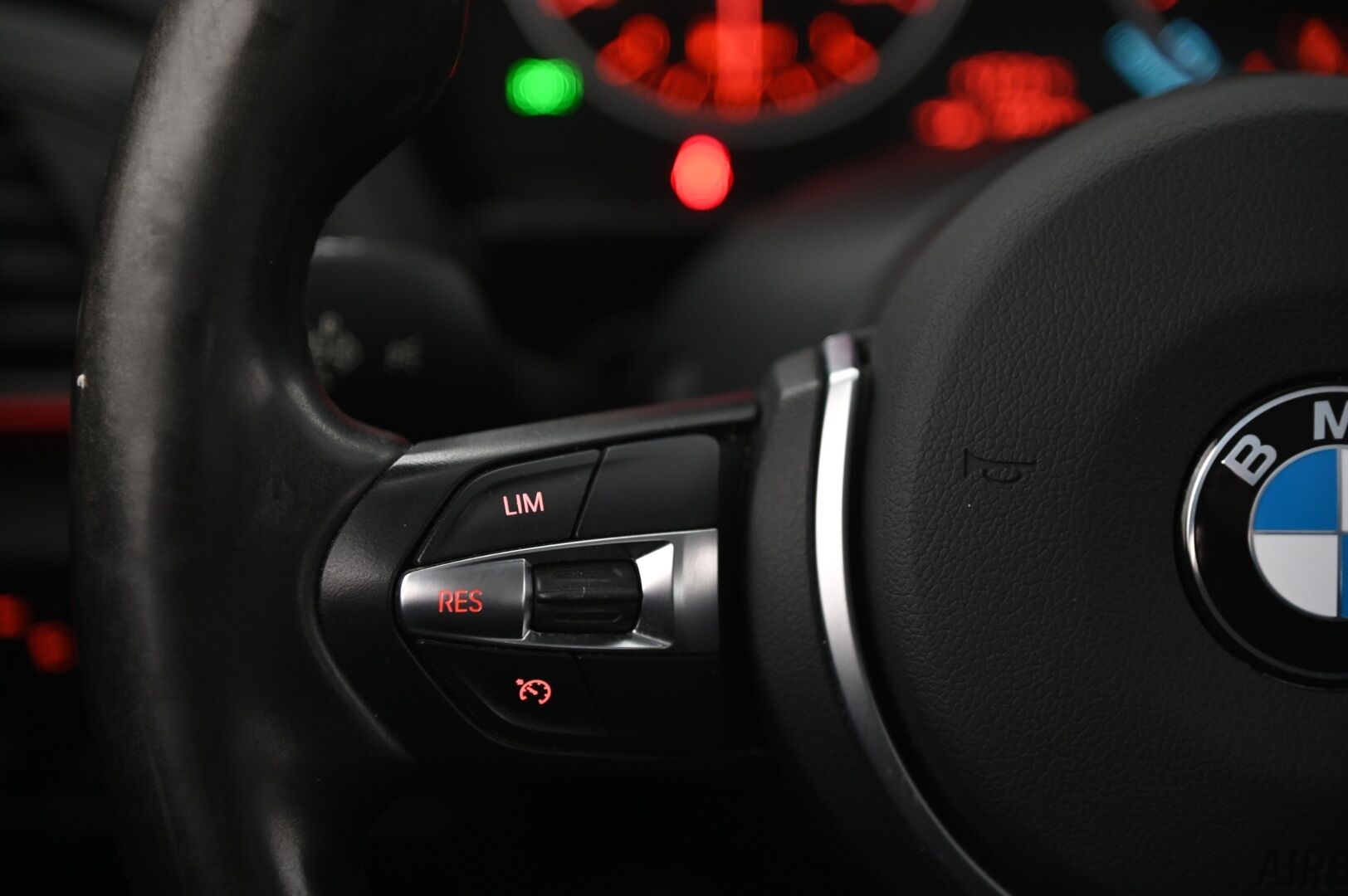 BMW 120 2016 F20 Hatchback 120d A xDrive Business Sport * Harman/Kardon / M-sport ratti / Suomi-auto * - * 2x renkaat alumiinivanteilla ja hyvillä kumeilla * - Osta nyt, maksa vasta ensi vuonna