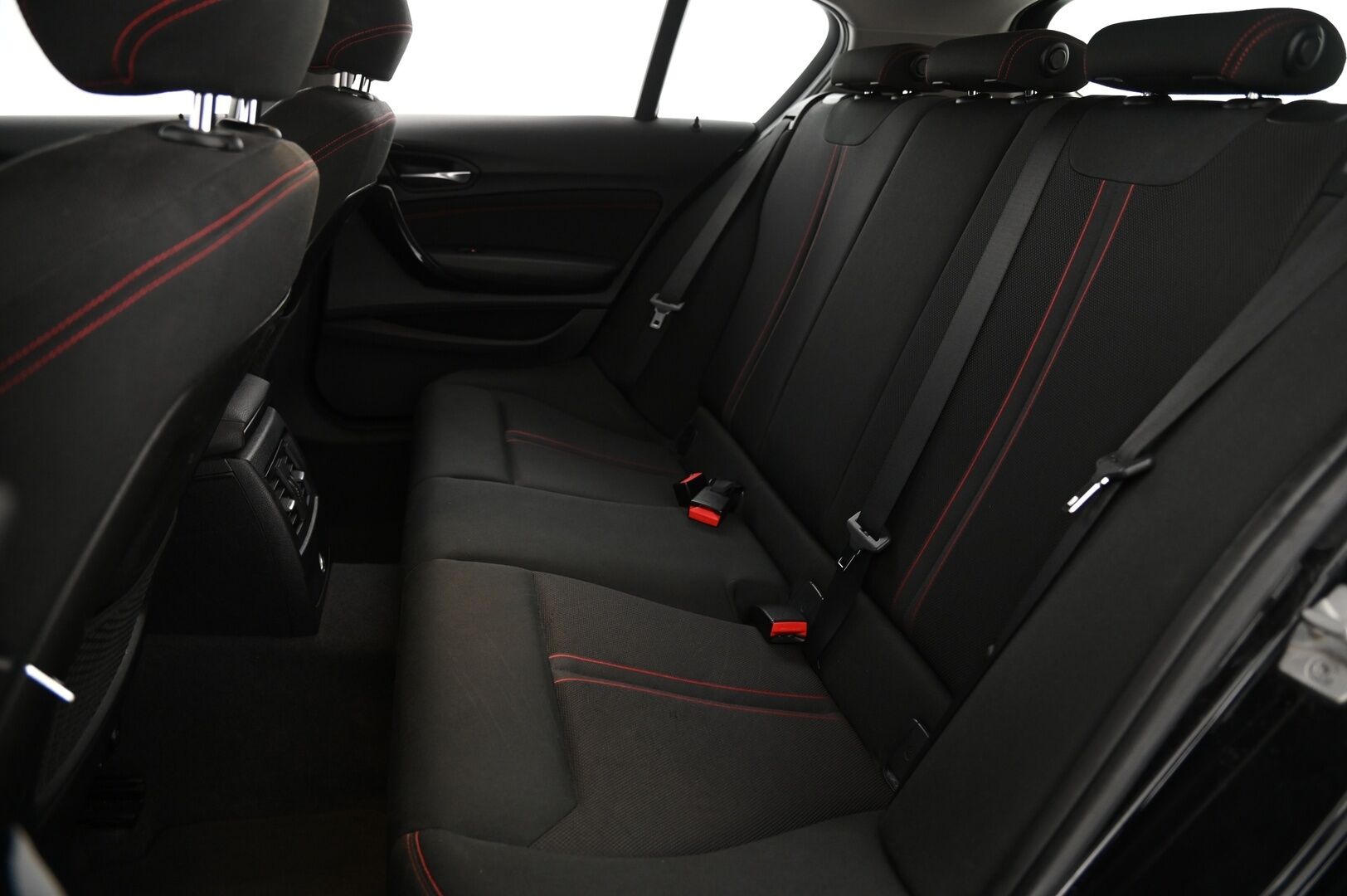 BMW 120 2016 F20 Hatchback 120d A xDrive Business Sport * Harman/Kardon / M-sport ratti / Suomi-auto * - * 2x renkaat alumiinivanteilla ja hyvillä kumeilla * - Osta nyt, maksa vasta ensi vuonna