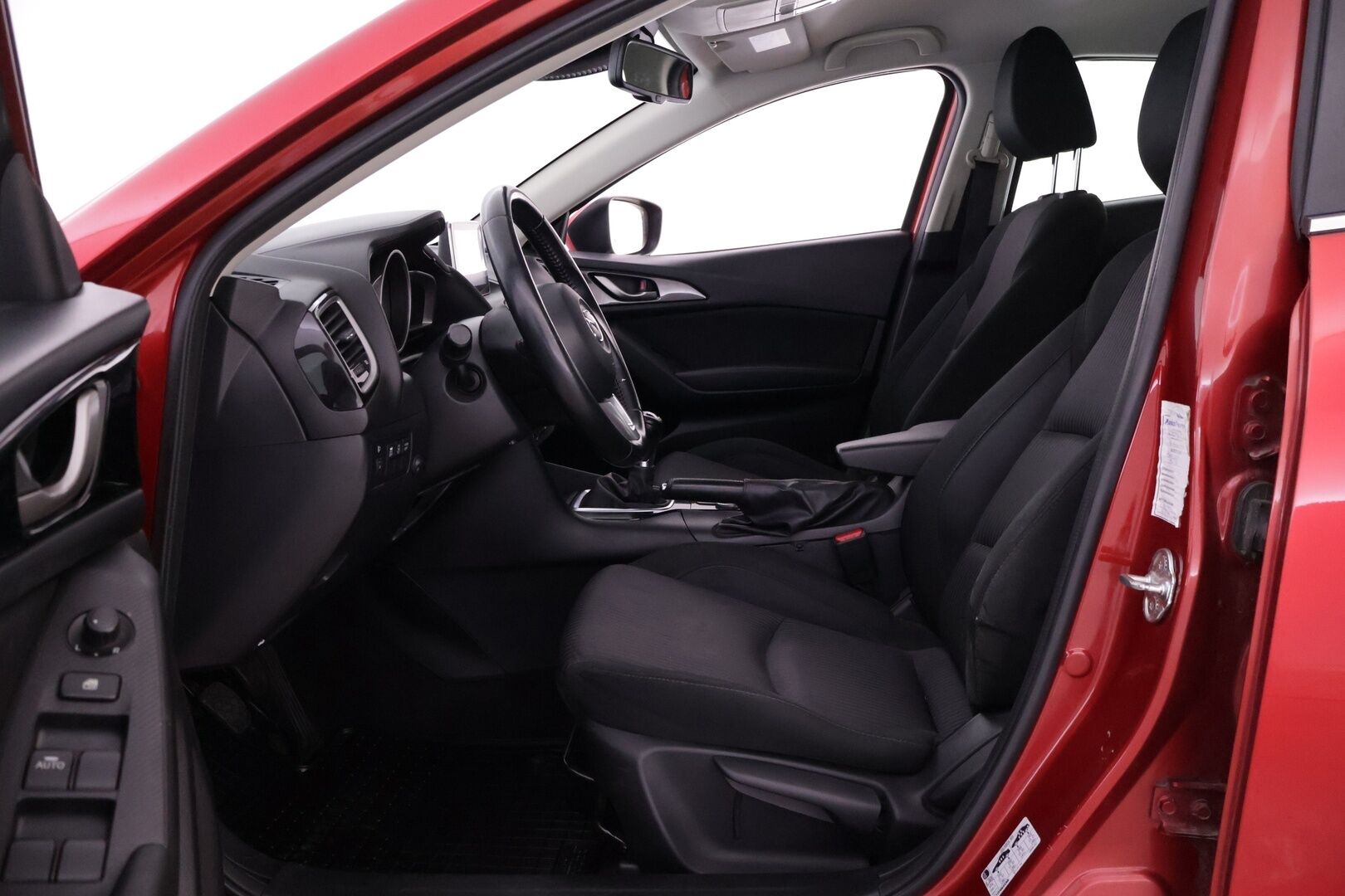 Mazda Mazda3 2016 Sedan 2,0 (120) SKYACTIV-G Premium 6MT 4ov CO1 - | Suomi-auto | Vakkari | Lohko- ja sisätilanlämmitin | Kahdet renkaat | Särmä huoltokirja | Juuri katsastettu |