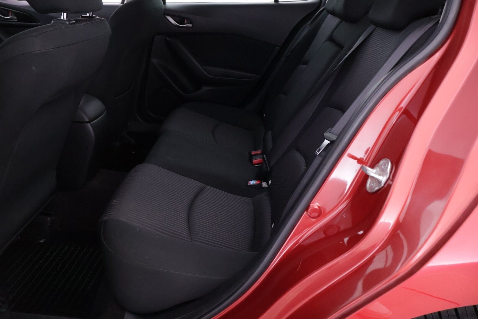 Mazda Mazda3 2016 Sedan 2,0 (120) SKYACTIV-G Premium 6MT 4ov CO1 - | Suomi-auto | Vakkari | Lohko- ja sisätilanlämmitin | Kahdet renkaat | Särmä huoltokirja | Juuri katsastettu |