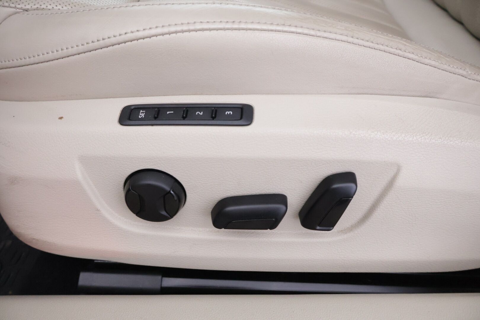 Skoda Superb 2016 1,4 TSI ACT L&K DSG Autom *Webasto / L&K / Canton / Xenon / Koukku / ACC / Kattoluukku / BLIS / Navi* - *Suomi-auto / Kahdet renkaat *