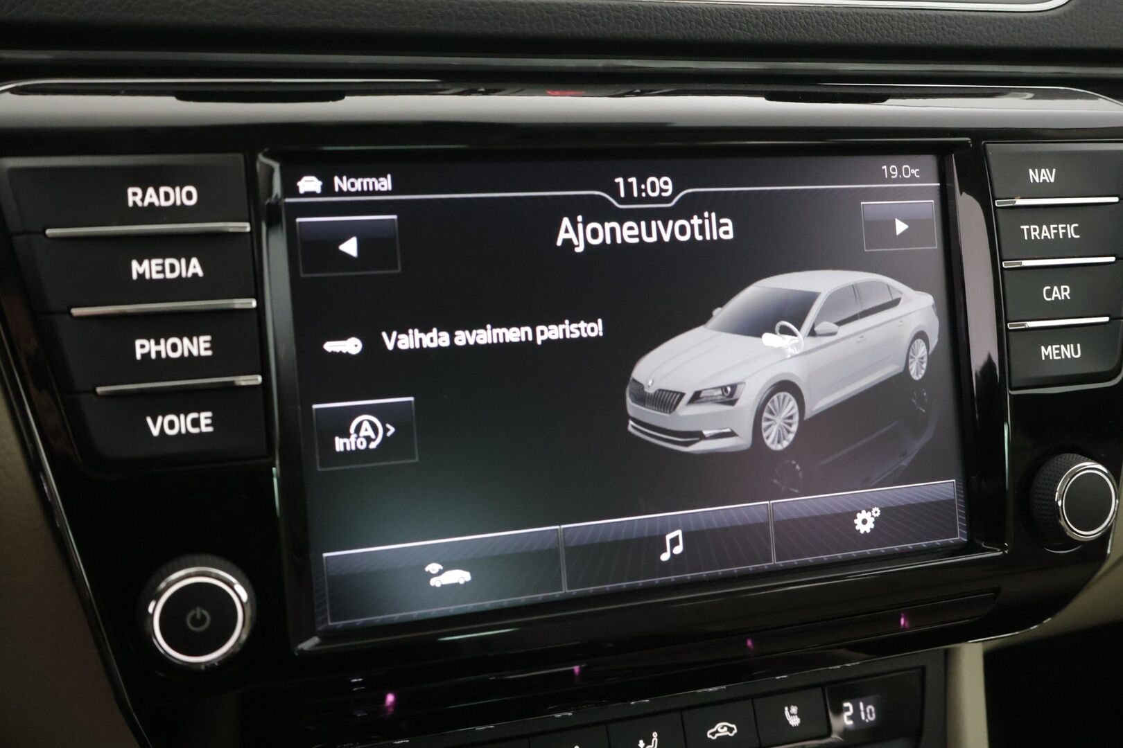 Skoda Superb 2016 1,4 TSI ACT L&K DSG Autom *Webasto / L&K / Canton / Xenon / Koukku / ACC / Kattoluukku / BLIS / Navi* - *Suomi-auto / Kahdet renkaat *