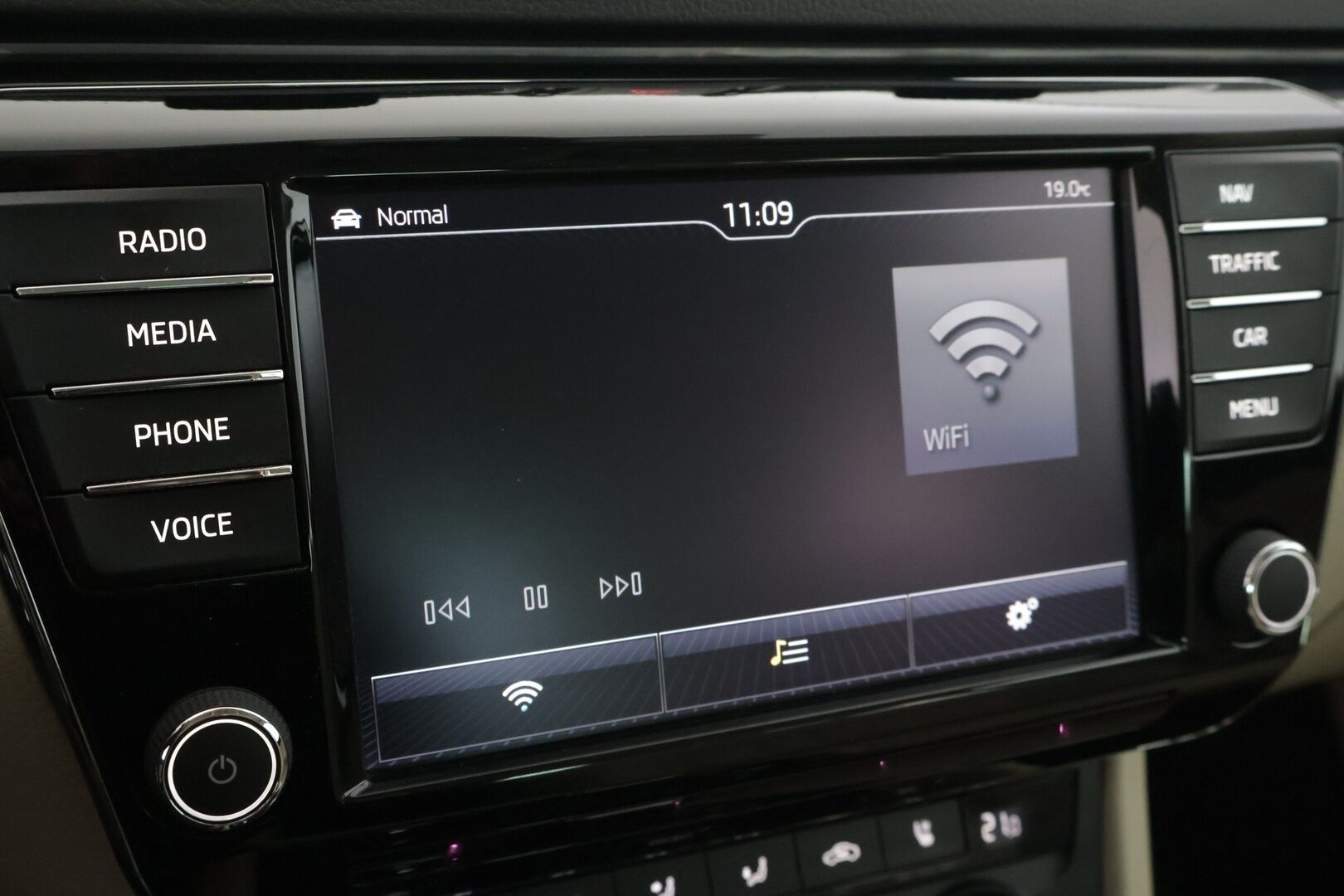 Skoda Superb 2016 1,4 TSI ACT L&K DSG Autom * L&K / Canton / Xenon / Koukku / ACC / Kattoluukku / BLIS / Navi * - *Suomi-auto / Kahdet renkaat * - HULLU BLACKWEEK KORKOTARJOUS 2,49%