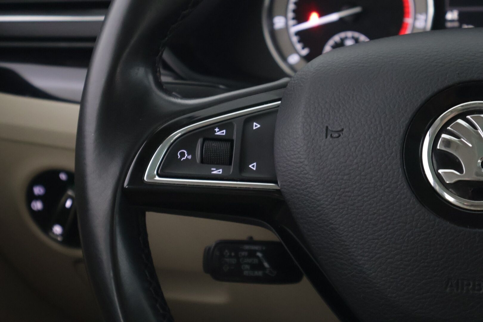 Skoda Superb 2016 1,4 TSI ACT L&K DSG Autom *Webasto / L&K / Canton / Xenon / Koukku / ACC / Kattoluukku / BLIS / Navi* - *Suomi-auto / Kahdet renkaat *