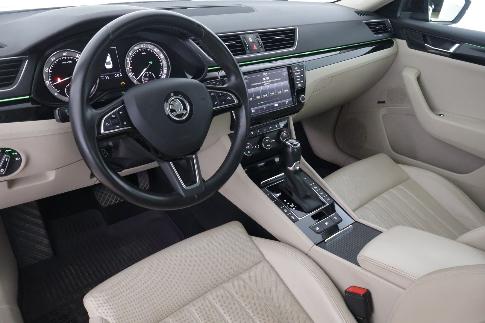 Skoda Superb 2016 1,4 TSI ACT L&K DSG Autom *Webasto / L&K / Canton / Xenon / Koukku / ACC / Kattoluukku / BLIS / Navi* - *Suomi-auto / Kahdet renkaat *