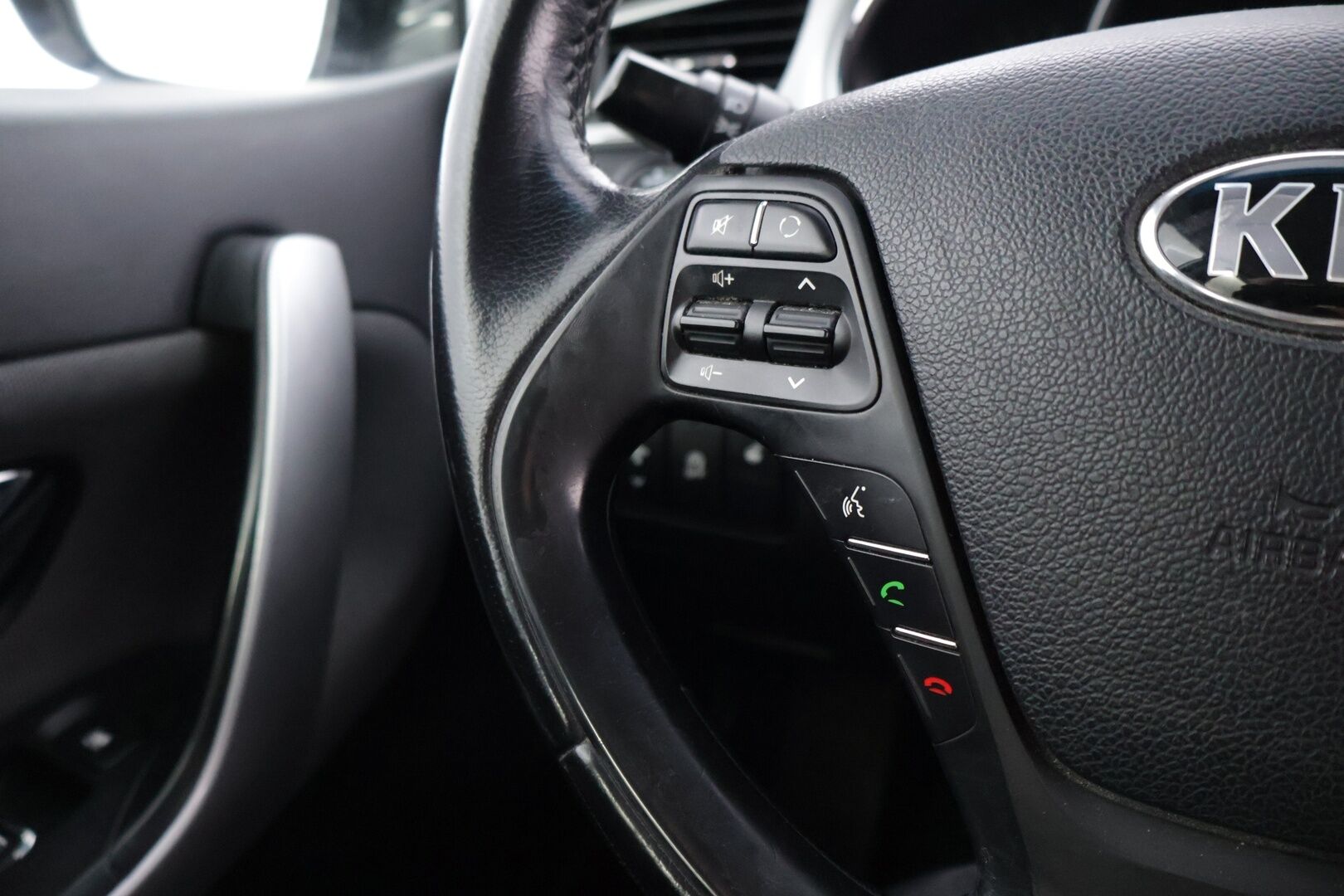 Kia cee'd 2016 1,0 ISG 120hv EX 5D EcoDynamics - | Koukku | Vakkari | P.Kamera | Lohko+sp | Ratinlämmitin | Juuri katsastettu | Kahdet hyvät renkaat |