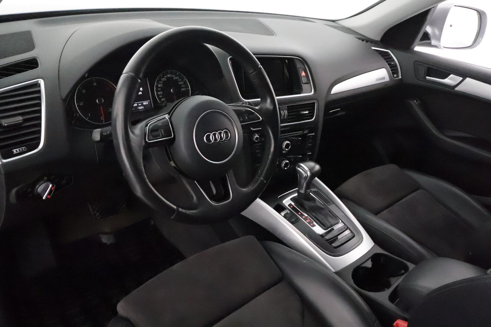Audi Q5 2016 Offroad Land of quattro Edition 2,0 TDI 140 kW quattro S tronic **Vakkari / P.tutka / Webasto / Koukku** - Nahka-Alcantara / Sporttipenkit / Suomi-auto / Kahdet renkaat aluvanteilla 