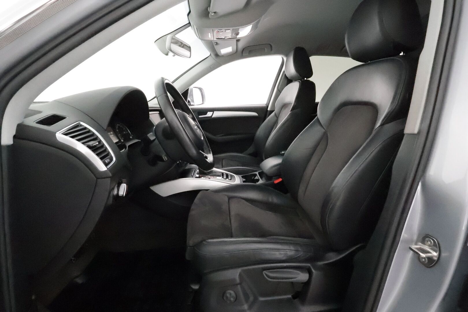 Audi Q5 2016 Offroad Land of quattro Edition 2,0 TDI 140 kW quattro S tronic **Vakkari / P.tutka / Webasto / Koukku** - Nahka-Alcantara / Sporttipenkit / Suomi-auto / Kahdet renkaat aluvanteilla 