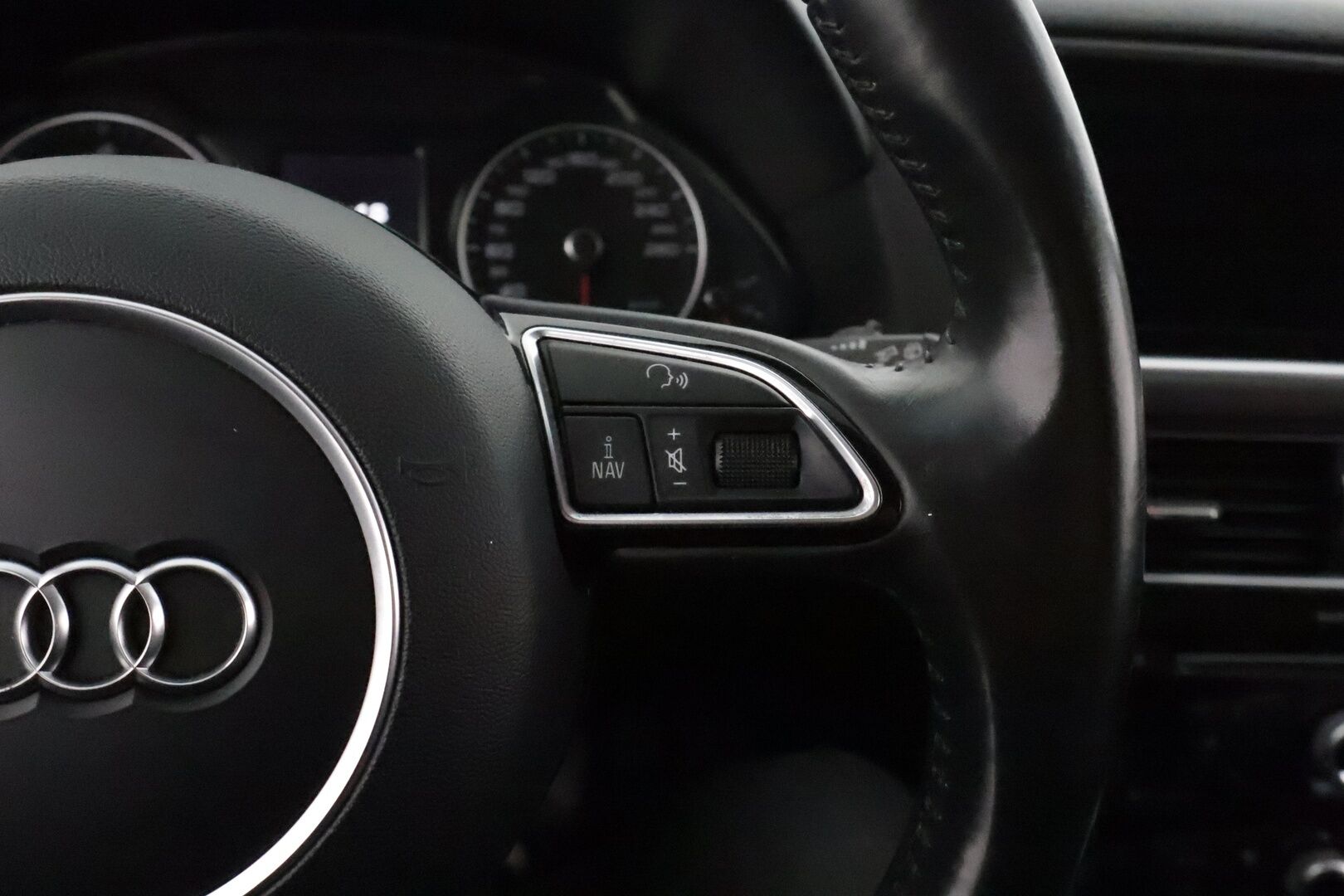 Audi Q5 2016 Offroad Land of quattro Edition 2,0 TDI 140 kW quattro S tronic **Vakkari / P.tutka / Webasto / Koukku** - Nahka-Alcantara / Sporttipenkit / Suomi-auto / Kahdet renkaat aluvanteilla 