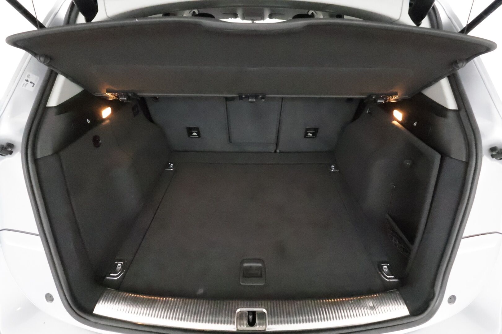 Audi Q5 2016 Offroad Land of quattro Edition 2,0 TDI 140 kW quattro S tronic **Vakkari / P.tutka / Webasto / Koukku** - Nahka-Alcantara / Sporttipenkit / Suomi-auto / Kahdet renkaat aluvanteilla 