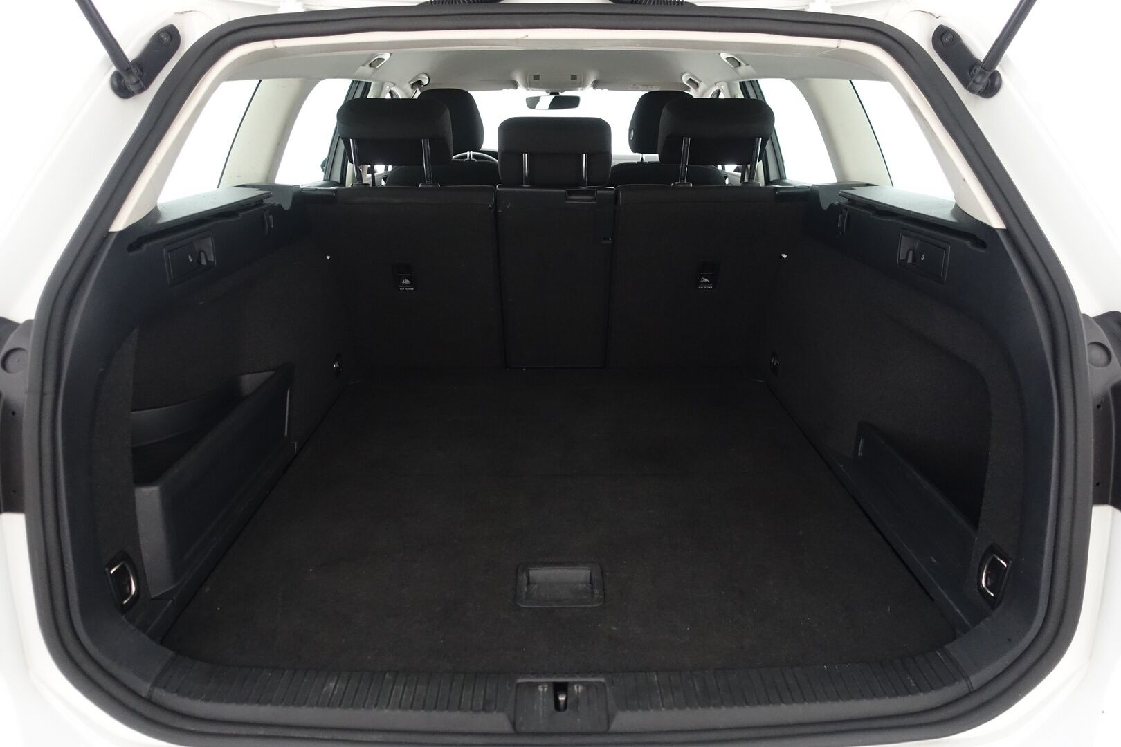Volkswagen Passat 2016 Variant BLUEMOTION 1,6 TDI 88 kW (120 hv) - | Suomi-auto | Webasto | Navi | Vakkari | Tutkat | Aut. ilmastointi | 2X Renkaat & Aluvanteet |