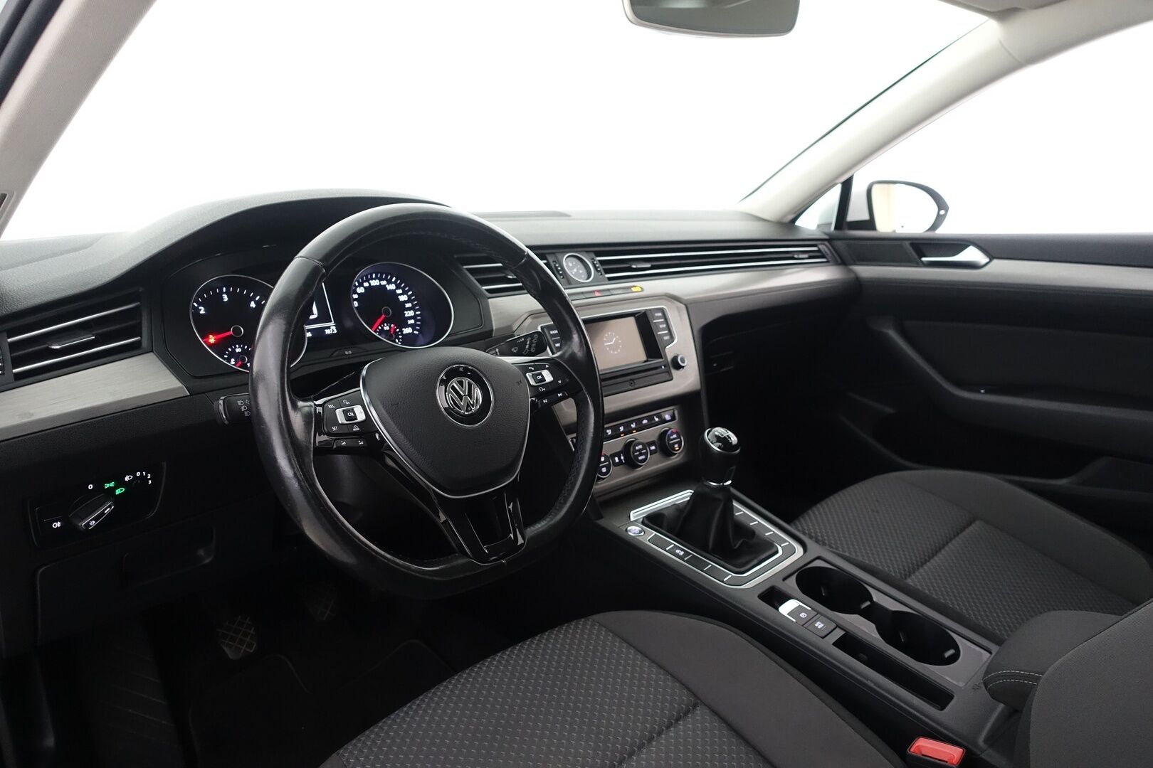 Volkswagen Passat 2016 Variant BLUEMOTION 1,6 TDI 88 kW (120 hv) - | Suomi-auto | Webasto | Navi | Vakkari | Tutkat | Aut. ilmastointi | 2X Renkaat & Aluvanteet |