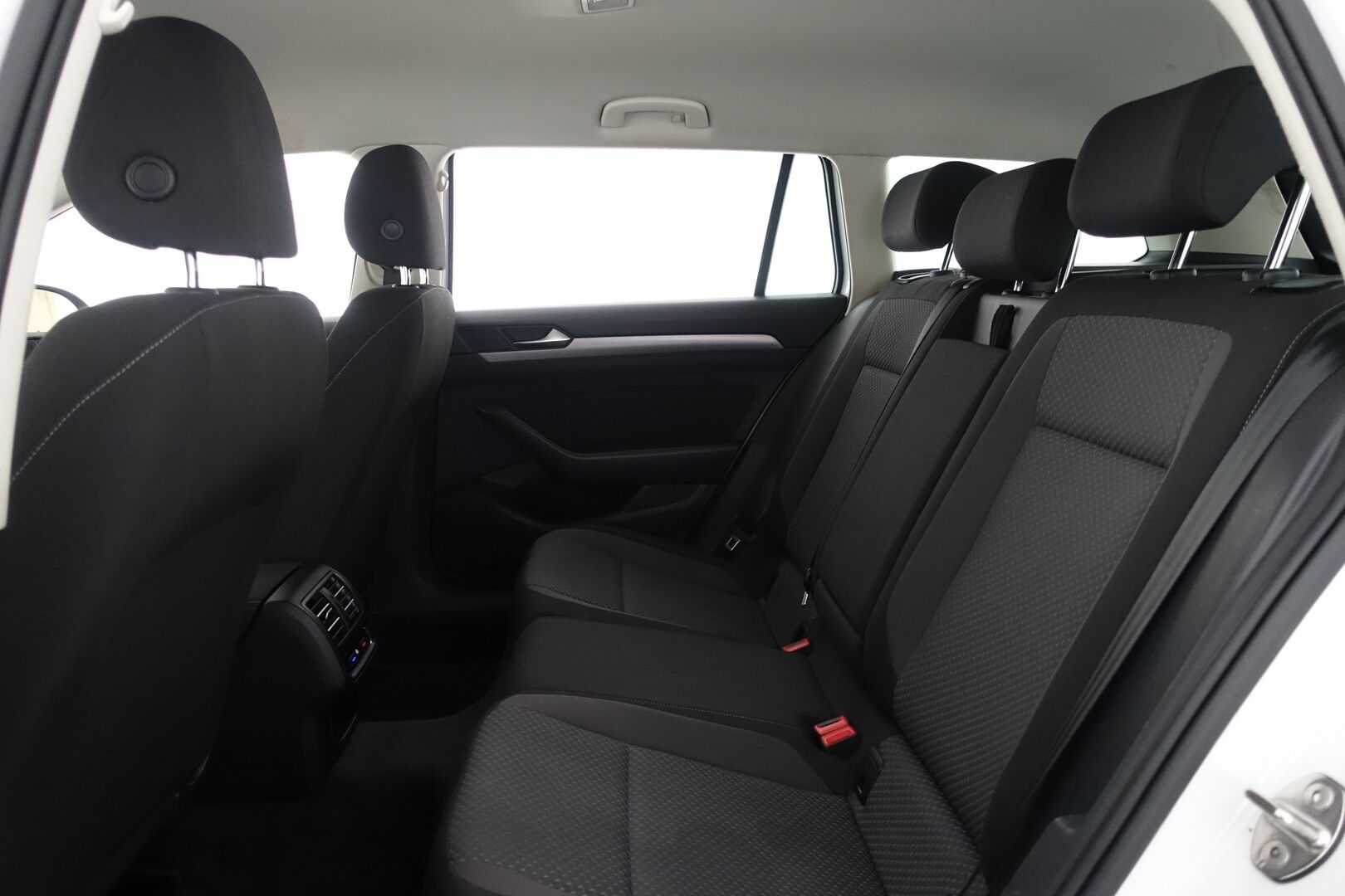 Volkswagen Passat 2016 Variant BLUEMOTION 1,6 TDI 88 kW (120 hv) - | Suomi-auto | Webasto | Navi | Vakkari | Tutkat | Aut. ilmastointi | 2X Renkaat & Aluvanteet |