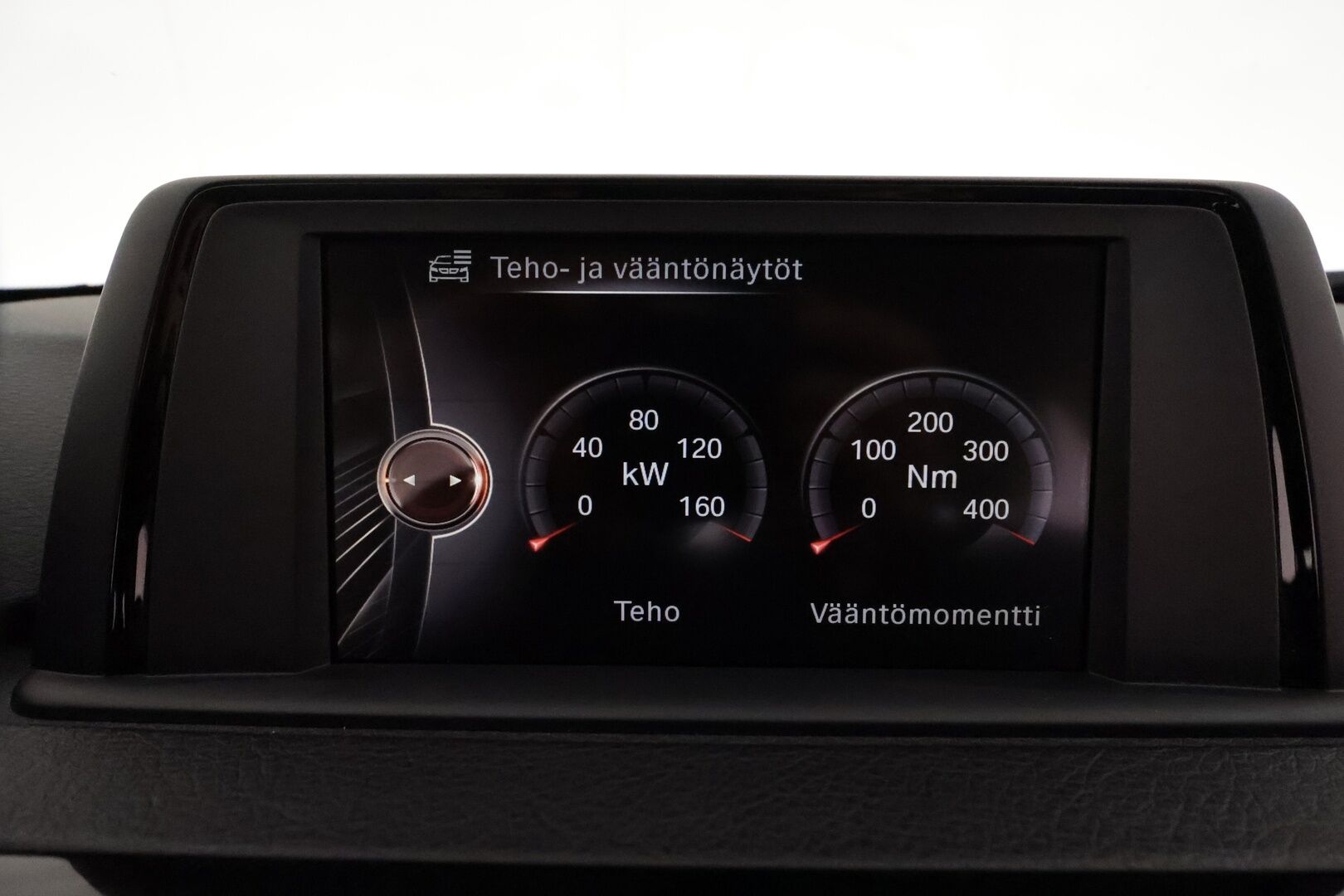 BMW 318 2016 F31 Touring 318d A Business Sport **Facelift / Sporttipenkit / Koukku / LED / Vakkari / P.tutka** - Suomi-auto / Kahdet renkaat aluvanteilla