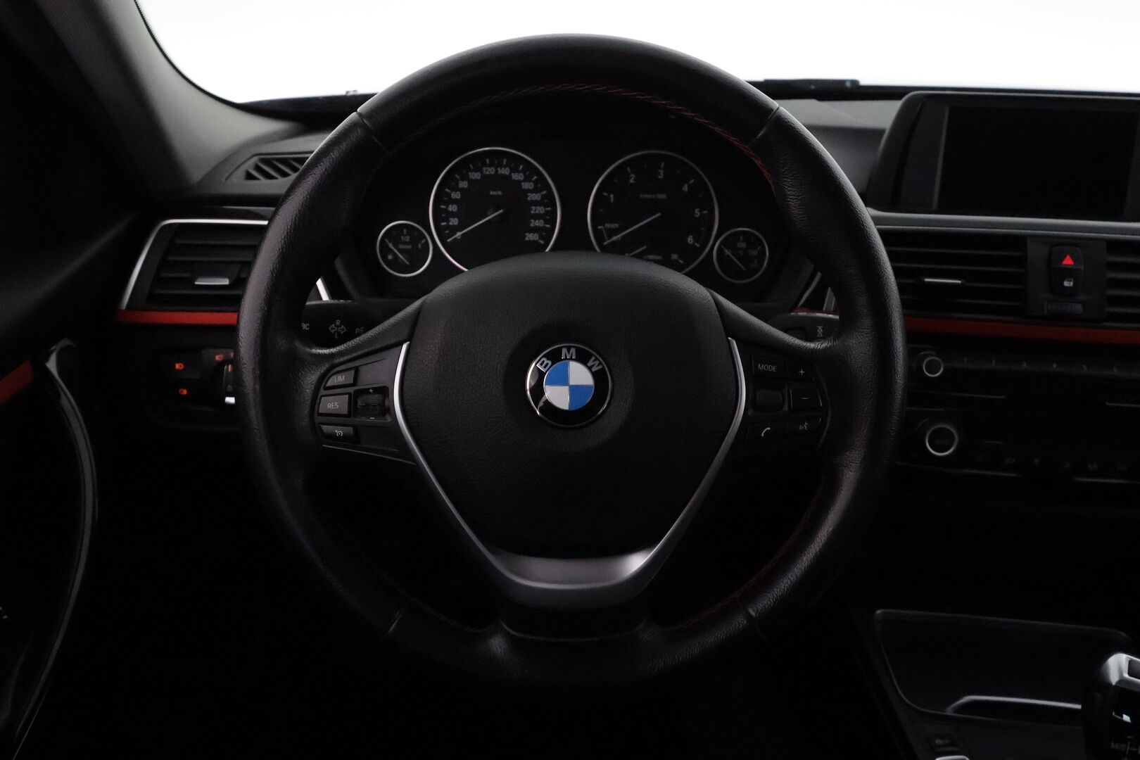 BMW 318 2016 F31 Touring 318d A Business Sport **Facelift / Sporttipenkit / Koukku / LED / Vakkari / P.tutka** - Suomi-auto / Kahdet renkaat aluvanteilla