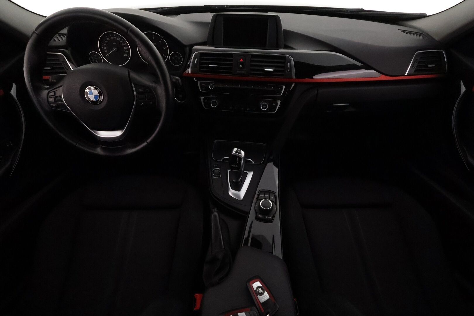 BMW 318 2016 F31 Touring 318d A Business Sport **Facelift / Sporttipenkit / Koukku / LED / Vakkari / P.tutka** - Suomi-auto / Kahdet renkaat aluvanteilla