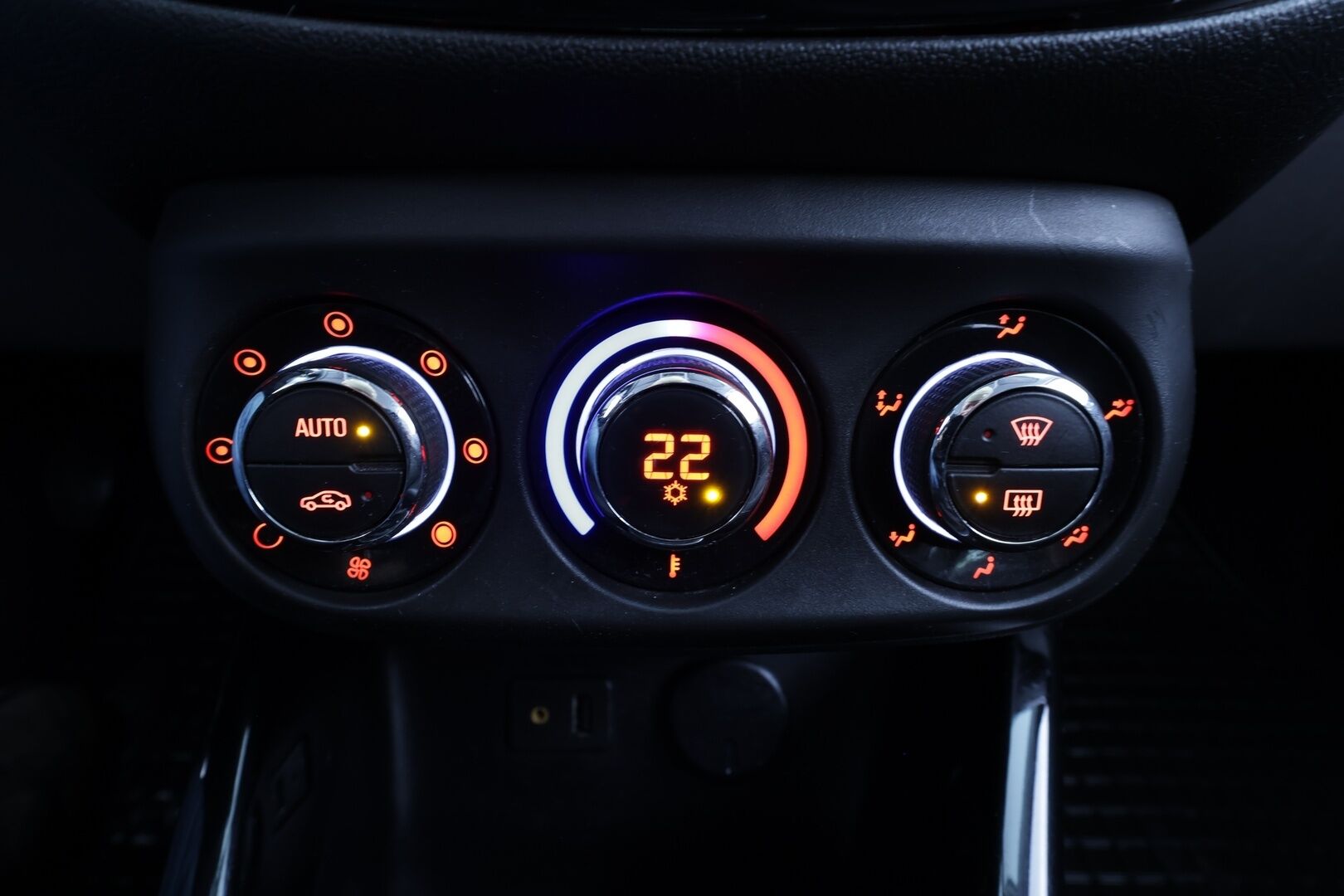 Opel Corsa 2016 Cosmo 1,0T ecoFLEX 66kW MT6 * Lohkolämmitin / Vakkari / Xenon / P.Kamera / Bluetooth / Ratinlämmitys * - Suomi-auto / Kahdet renkaat - HULLUT BLACKWEEK JATKOT - KORKOTARJOUS 2,49%