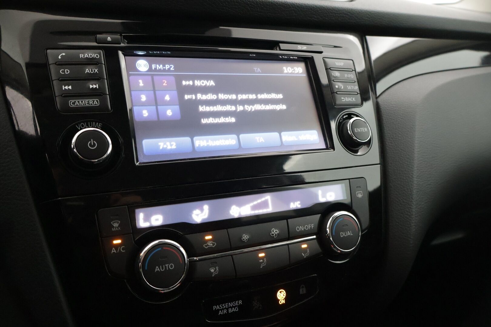 Nissan Qashqai 2017 DIG-T 115 N-Connecta 2WD Xtronic E6 ** 360-Kamera / Keylessgo / Kaistavahti / Tutkat / Navi  ** - Suomi-auto / Vähän Ajettu / Merkkiliikkeen täydellinen huoltokirja / Lohkolämmitin / Huippuyksilö!