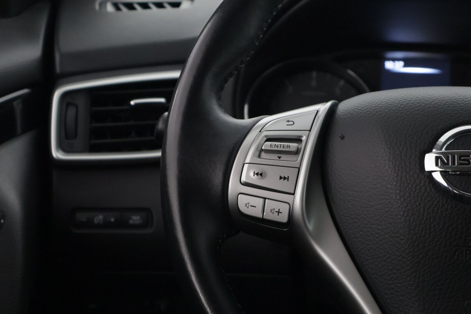 Nissan Qashqai 2017 DIG-T 115 N-Connecta 2WD Xtronic E6 ** 360-Kamera / Keylessgo / Kaistavahti / Tutkat / Navi  ** - Suomi-auto / Vähän Ajettu / Merkkiliikkeen täydellinen huoltokirja / Lohkolämmitin / Huippuyksilö!