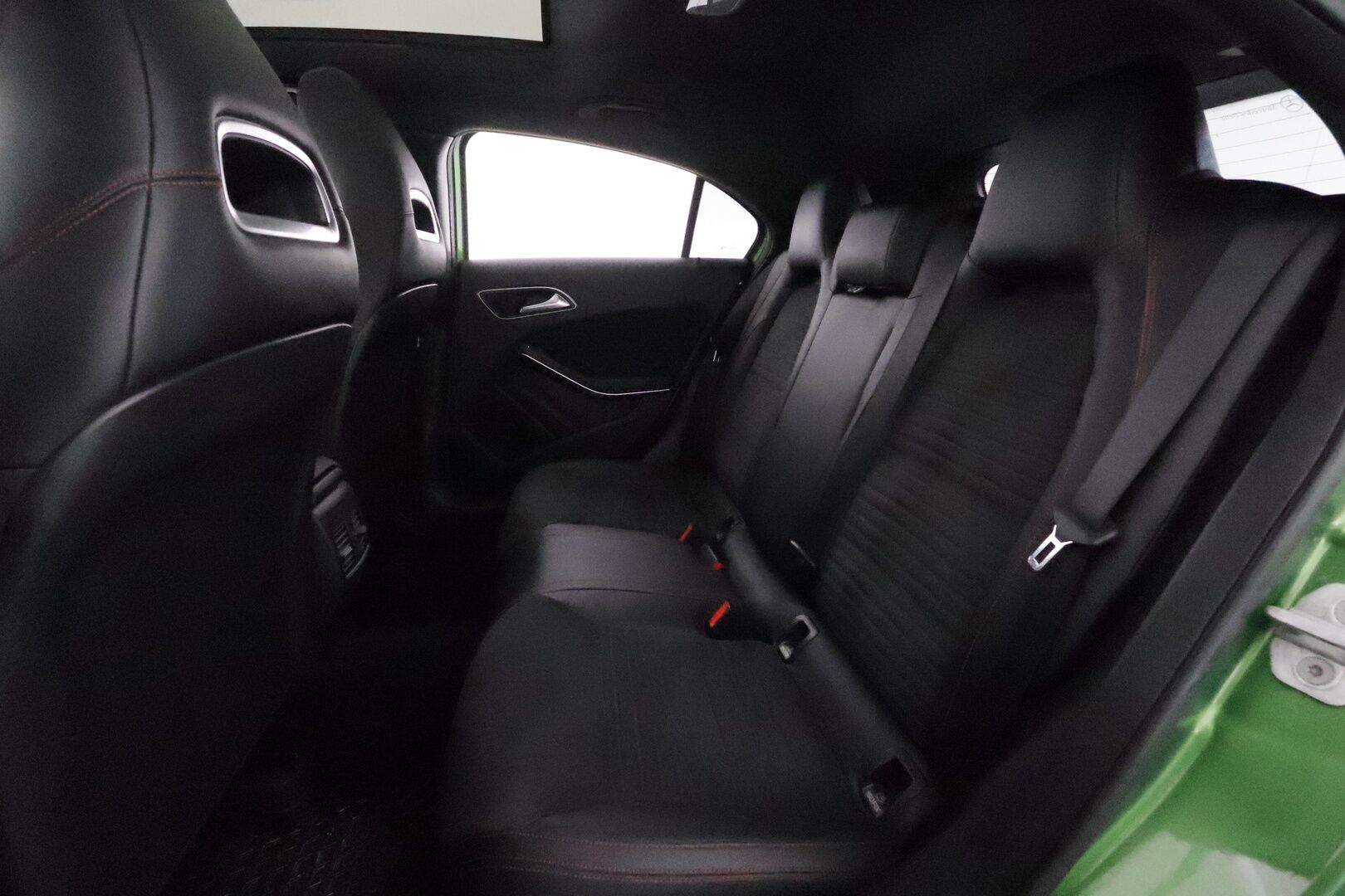 Mercedes-Benz A 2017 180 A Business AMG *Panorama / Webasto / Vakkari / P.kamera / LED / Sporttipenkit* - Suomi-auto / Kahdet renkaat aluvanteilla