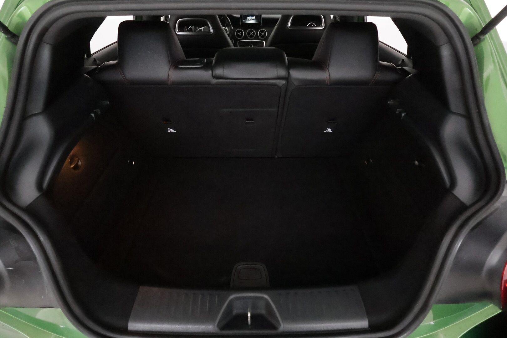 Mercedes-Benz A 2017 180 A Business AMG *Panorama / Webasto / Vakkari / P.kamera / LED / Sporttipenkit* - Suomi-auto / Kahdet renkaat aluvanteilla