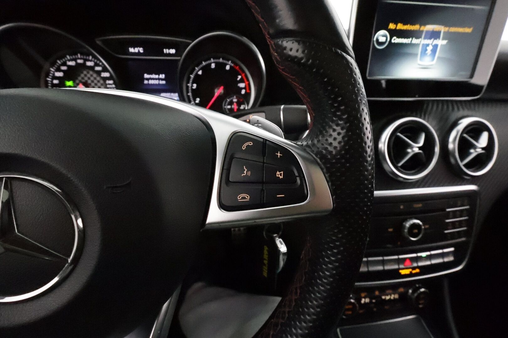 Mercedes-Benz A 2017 180 A Business AMG *Panorama / Webasto / Vakkari / P.kamera / LED / Sporttipenkit* - Suomi-auto / Kahdet renkaat aluvanteilla