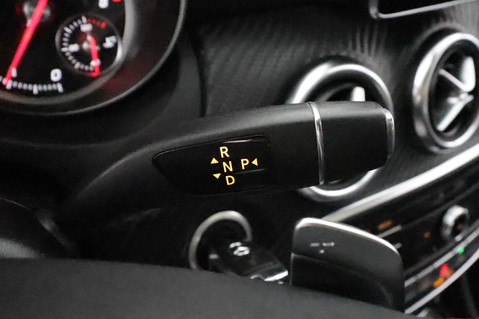 Mercedes-Benz A 2017 180 A Business AMG *Panorama / Webasto / Vakkari / P.kamera / LED / Sporttipenkit* - Suomi-auto / Kahdet renkaat aluvanteilla