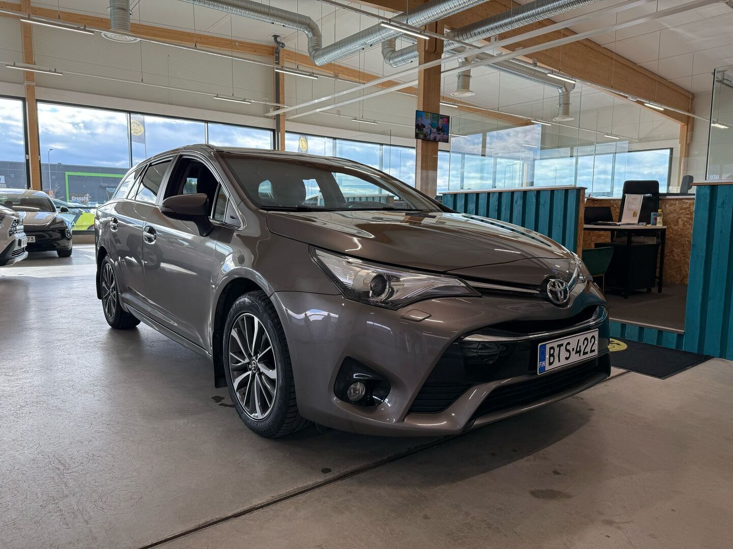 Toyota Avensis 2016 1,8 Valvematic Active Edition Touring Sports Multidrive S - Kamera / Lohko / Merkkihuollot / Suomi-auto / Vakkari 