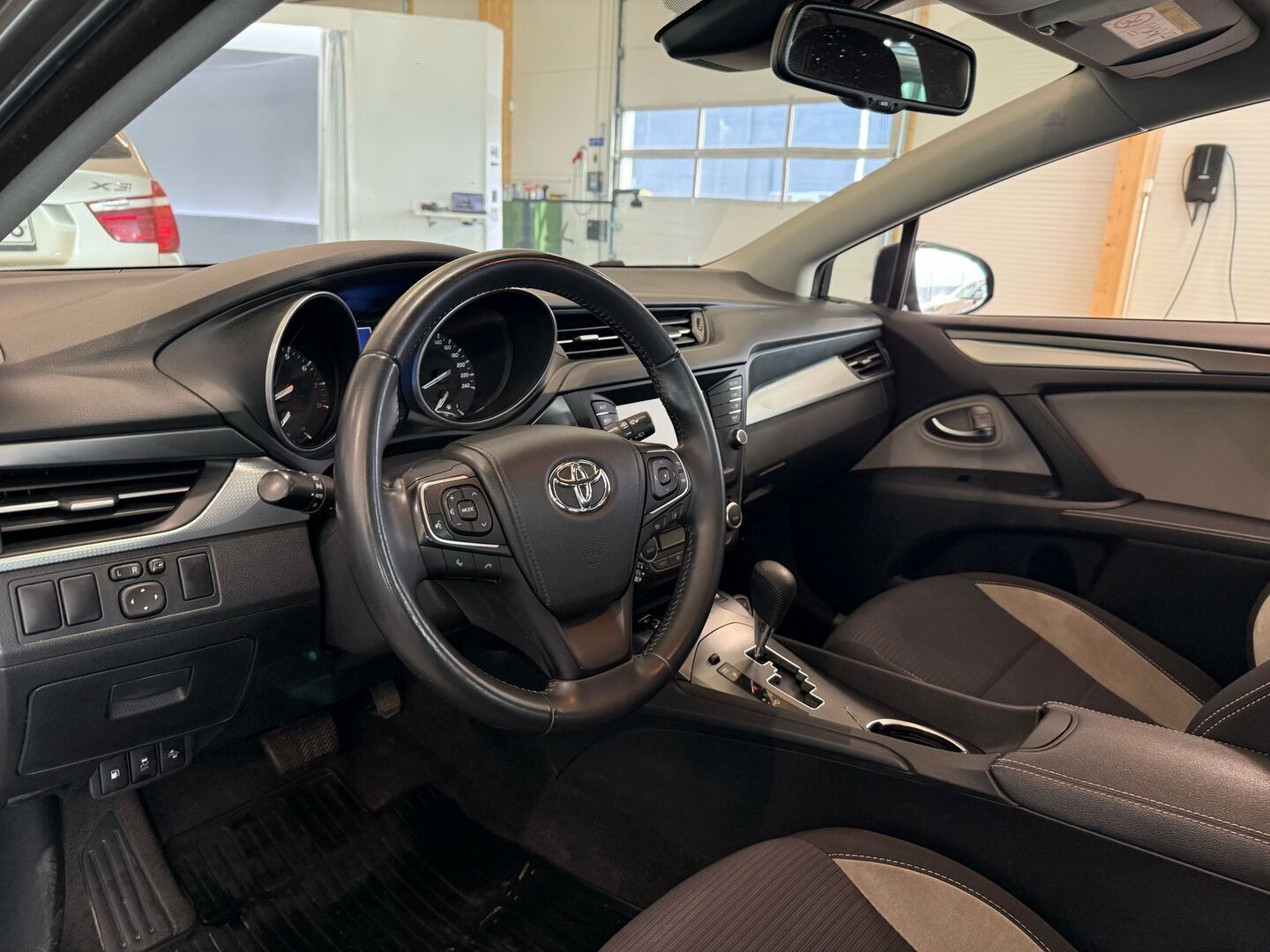 Toyota Avensis 2016 1,8 Valvematic Active Edition Touring Sports Multidrive S - Kamera / Lohko / Merkkihuollot / Suomi-auto / Vakkari 
