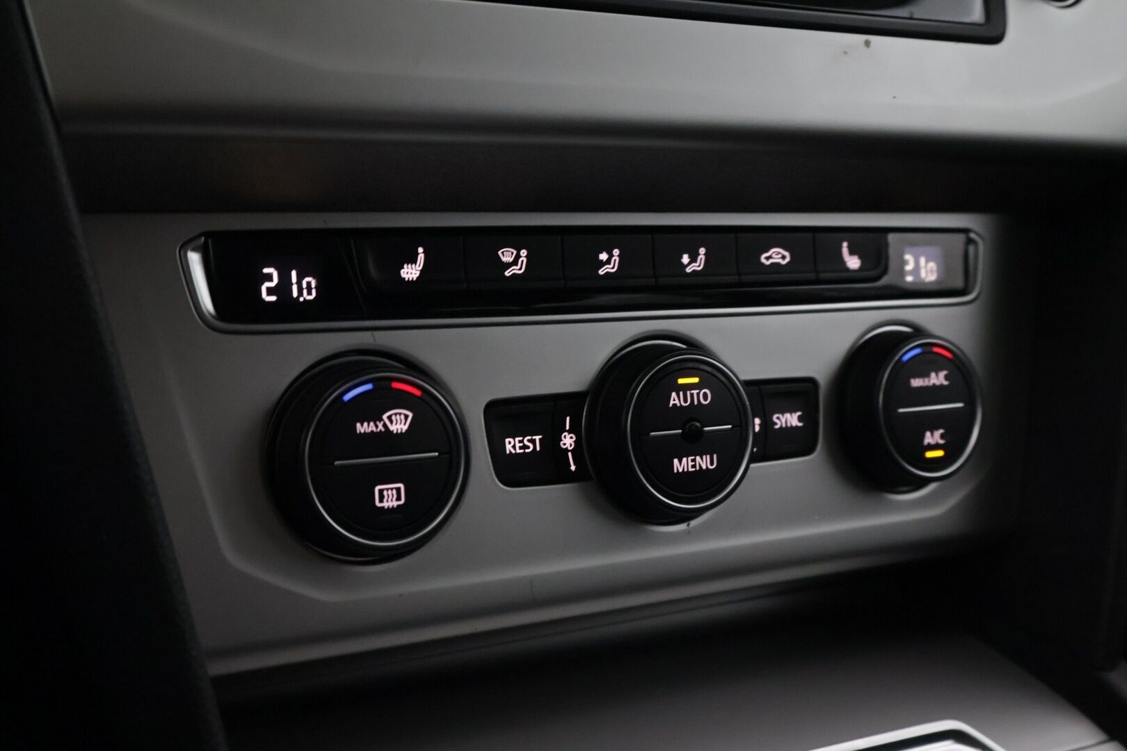 Volkswagen Passat 2016 Variant Comfortline 1,4 TSI 92 kW (125 hv) DSG-automaatti *ACC / LED / Lohkolämmitin / Sähkötoiminen takaluukku / Navi* - Suomi-auto / Kahdet hyvät renkaat 