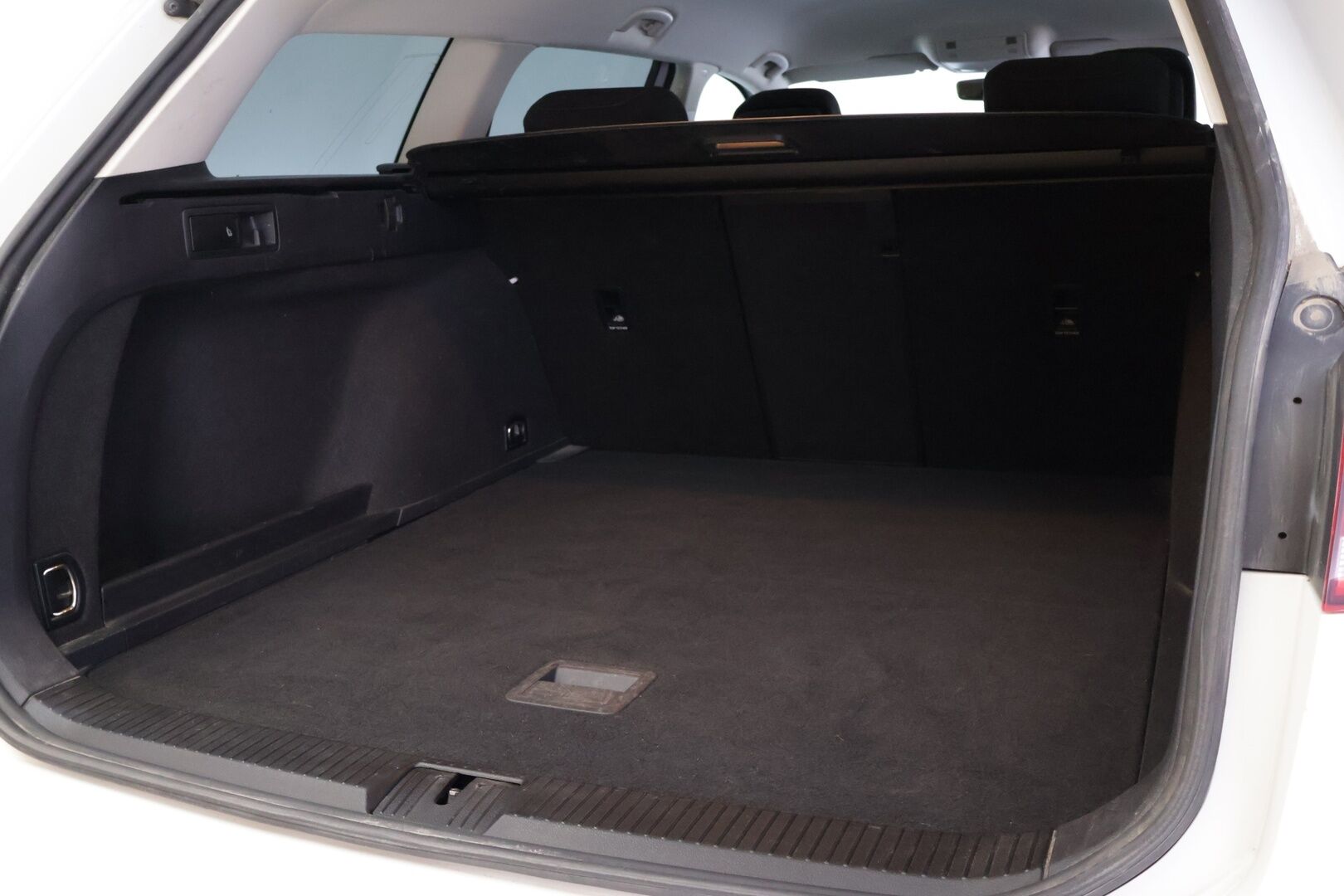 Volkswagen Passat 2016 Variant Comfortline 1,4 TSI 92 kW (125 hv) DSG-automaatti *ACC / LED / Lohkolämmitin / Sähkötoiminen takaluukku / Navi* - Suomi-auto / Kahdet hyvät renkaat 