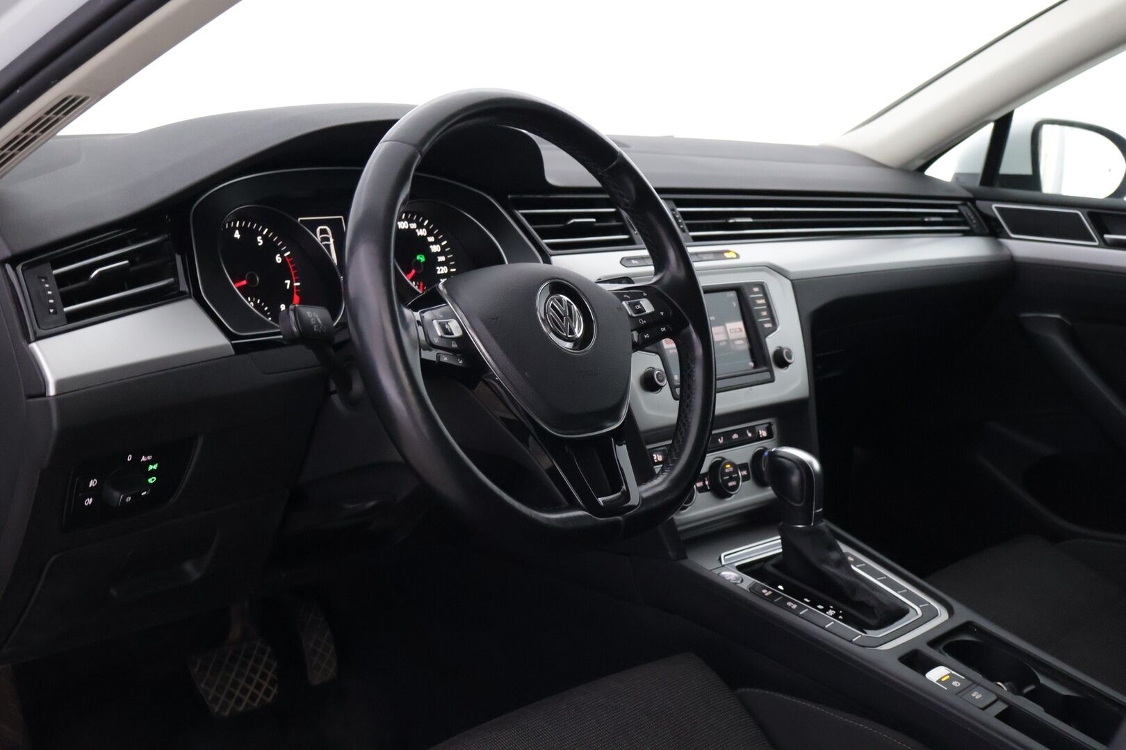 Volkswagen Passat 2016 Variant Comfortline 1,4 TSI 92 kW (125 hv) DSG-automaatti *ACC / LED / Lohkolämmitin / Sähkötoiminen takaluukku / Navi* - Suomi-auto / Kahdet hyvät renkaat 