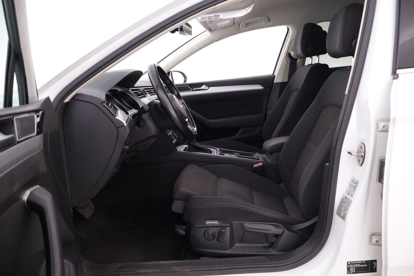 Volkswagen Passat 2016 Variant Comfortline 1,4 TSI 92 kW (125 hv) DSG-automaatti *ACC / LED / Lohkolämmitin / Sähkötoiminen takaluukku / Navi* - Suomi-auto / Kahdet hyvät renkaat 