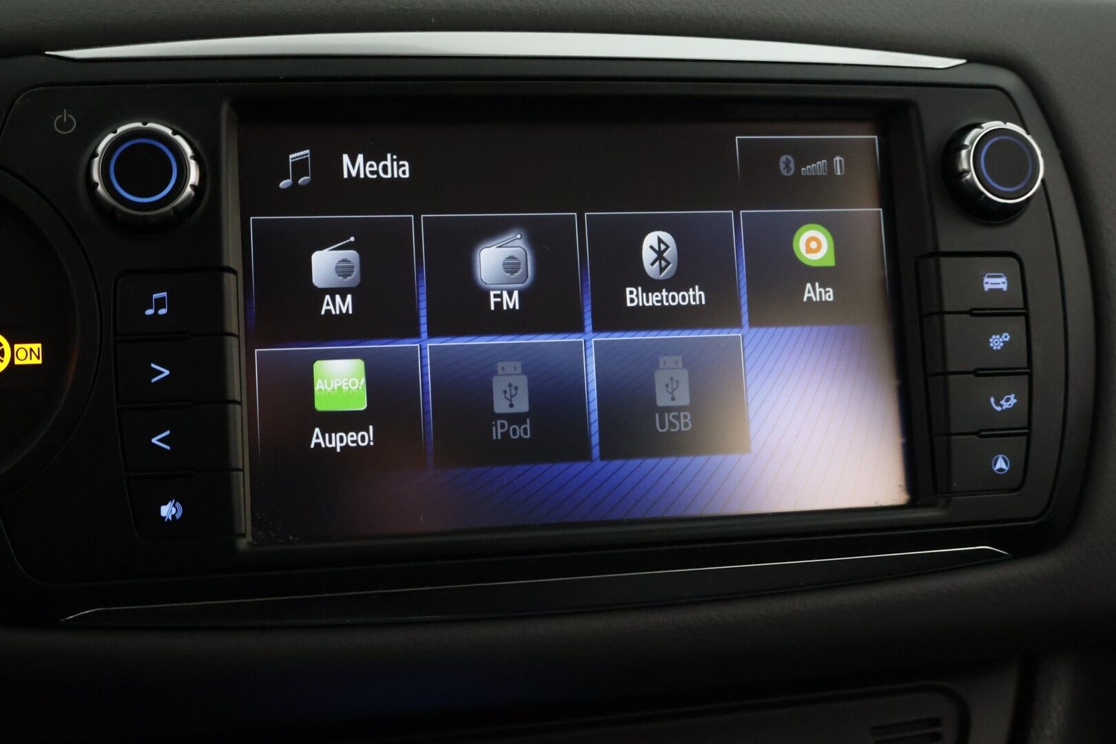 Toyota Yaris 2016 1,5 Hybrid Active 5ov ** Vakionopeudensäädin / Kamera / Navi / Lohko - *Suomi-auto / Kahdet renkaat / Siisti* - HULLUT AVAJAISHULINAT KORKOTARJOUS 3,29 %