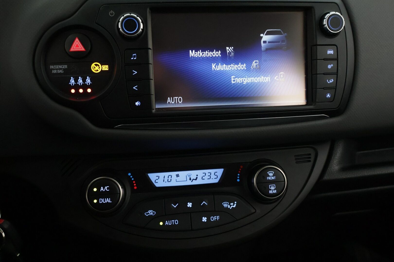 Toyota Yaris 2016 1,5 Hybrid Active 5ov ** Vakionopeudensäädin / Kamera / Navi / Lohko - *Suomi-auto / Kahdet renkaat / Siisti* - HULLUT AVAJAISHULINAT KORKOTARJOUS 3,29 %