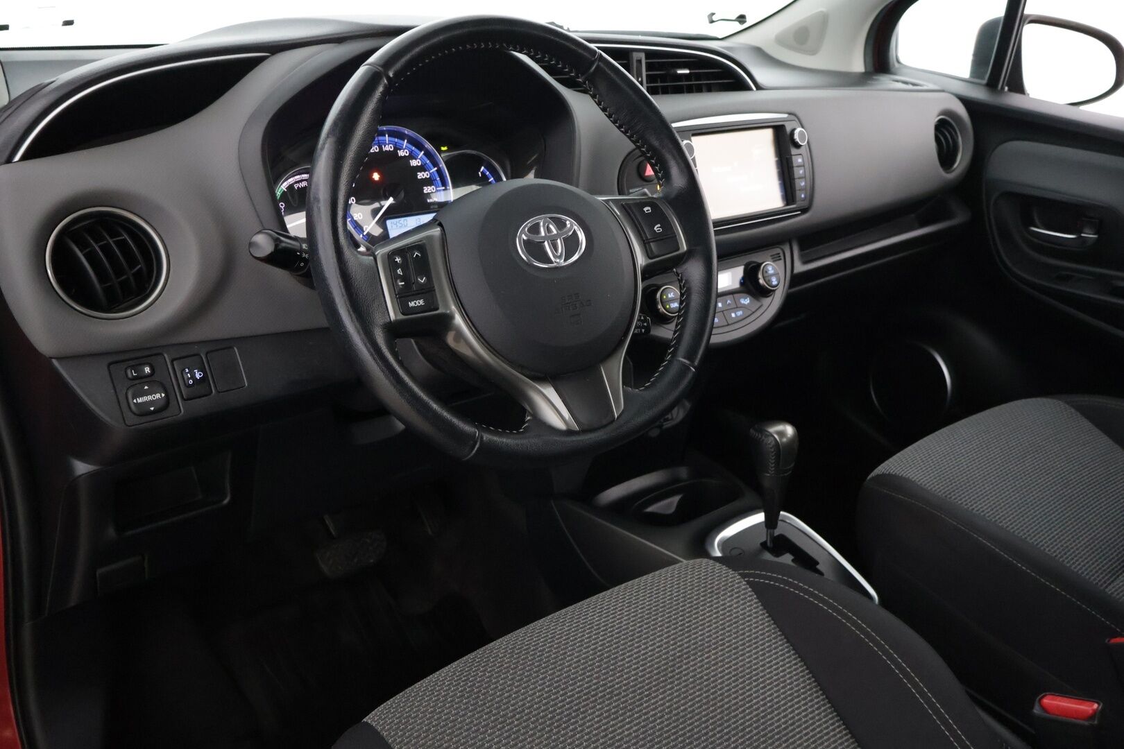 Toyota Yaris 2016 1,5 Hybrid Active 5ov ** Vakionopeudensäädin / Kamera / Navi / Lohko - *Suomi-auto / Kahdet renkaat / Siisti* - HULLUT AVAJAISHULINAT KORKOTARJOUS 3,29 %