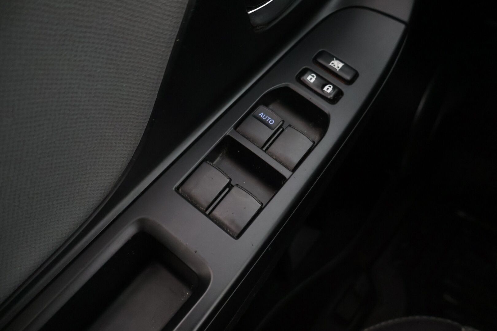 Toyota Yaris 2016 1,5 Hybrid Active 5ov ** Vakionopeudensäädin / Kamera / Navi / Lohko - *Suomi-auto / Kahdet renkaat / Siisti* - HULLUT AVAJAISHULINAT KORKOTARJOUS 3,29 %