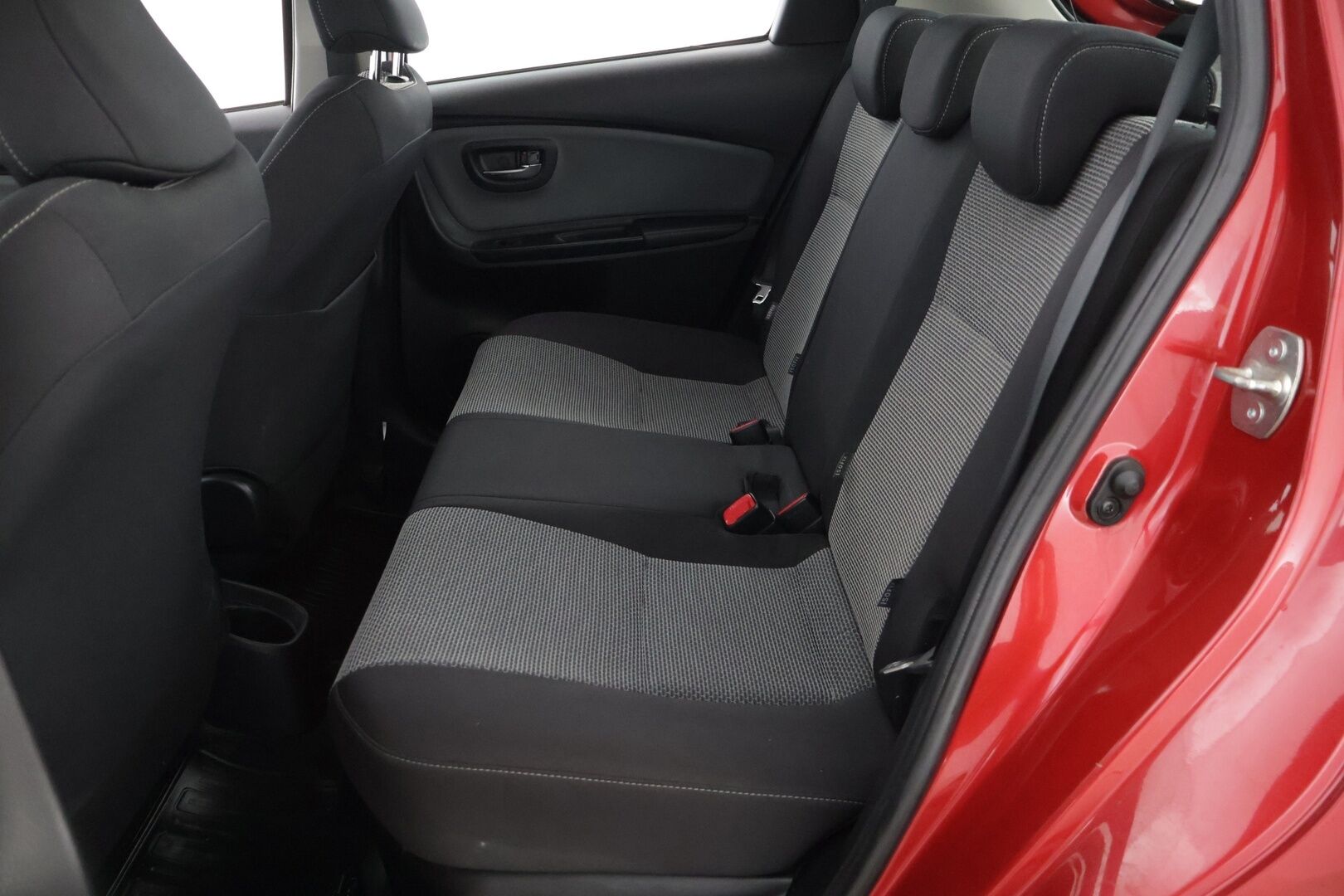 Toyota Yaris 2016 1,5 Hybrid Active 5ov ** Vakionopeudensäädin / Kamera / Navi / Lohko - *Suomi-auto / Kahdet renkaat / Siisti* - HULLUT AVAJAISHULINAT KORKOTARJOUS 3,29 %