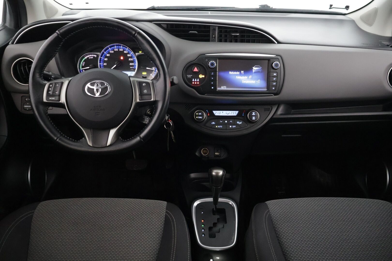 Toyota Yaris 2016 1,5 Hybrid Active 5ov ** Vakionopeudensäädin / Kamera / Navi / Lohko - *Suomi-auto / Kahdet renkaat / Siisti* - HULLUT AVAJAISHULINAT KORKOTARJOUS 3,29 %
