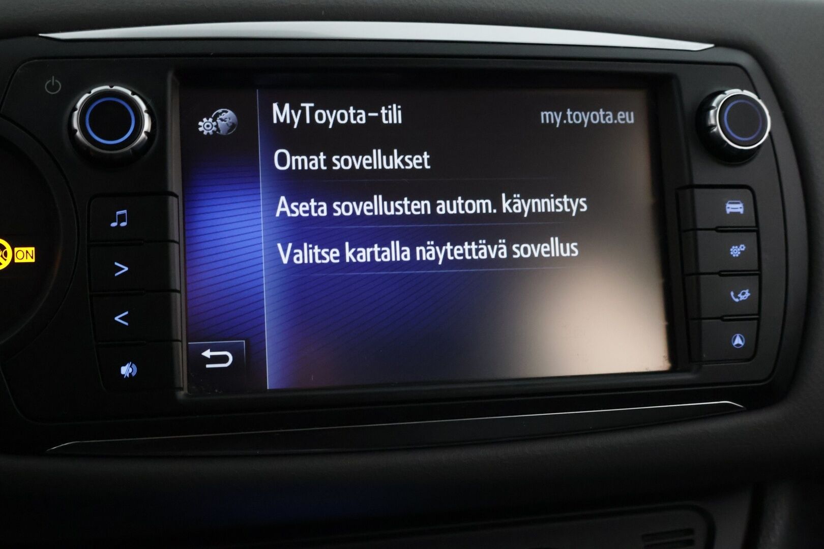 Toyota Yaris 2016 1,5 Hybrid Active 5ov ** Vakionopeudensäädin / Kamera / Navi / Lohko - *Suomi-auto / Kahdet renkaat / Siisti* - HULLUT AVAJAISHULINAT KORKOTARJOUS 3,29 %