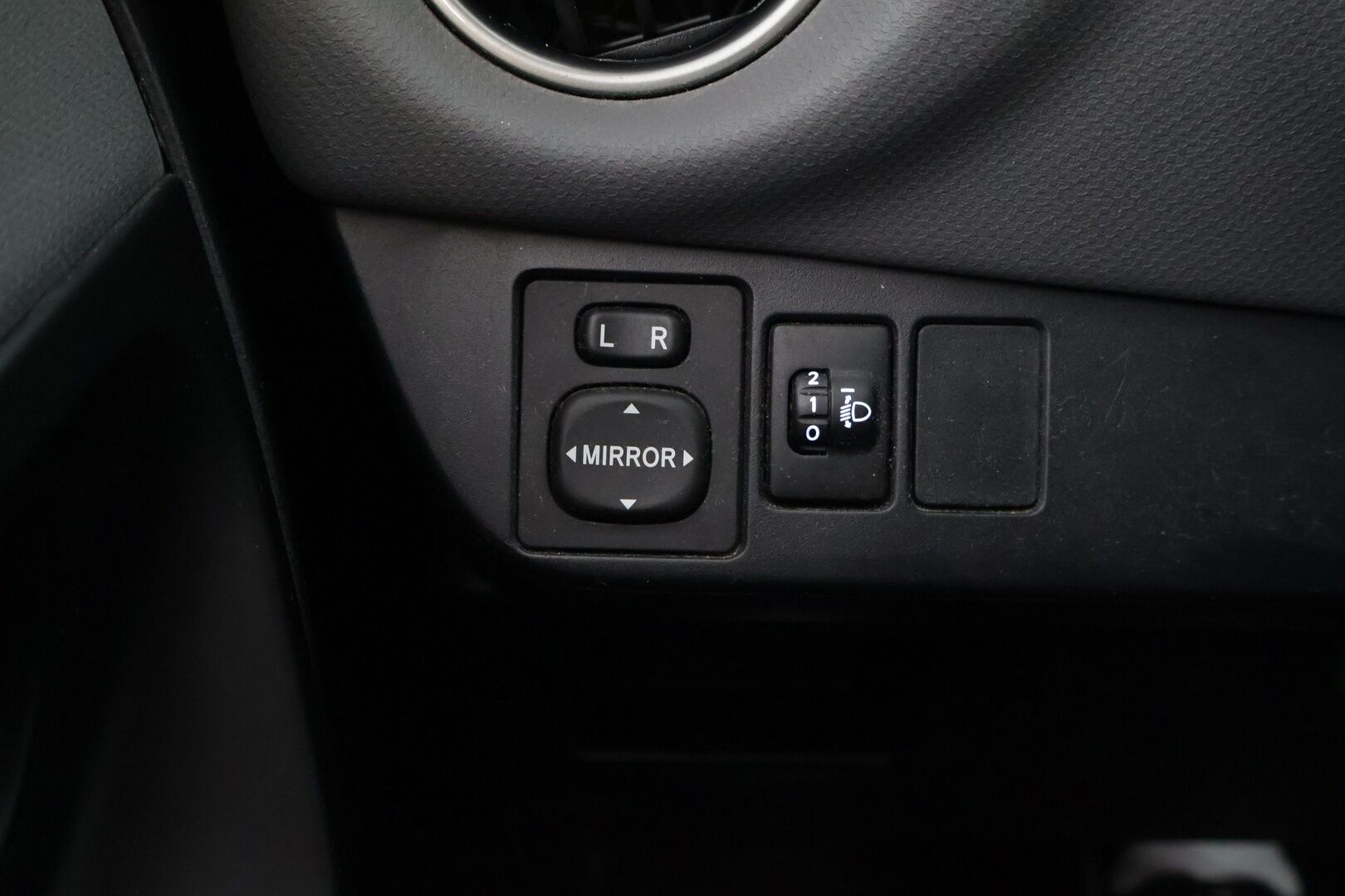 Toyota Yaris 2016 1,5 Hybrid Active 5ov ** Vakionopeudensäädin / Kamera / Navi / Lohko - *Suomi-auto / Kahdet renkaat / Siisti* - HULLUT AVAJAISHULINAT KORKOTARJOUS 3,29 %