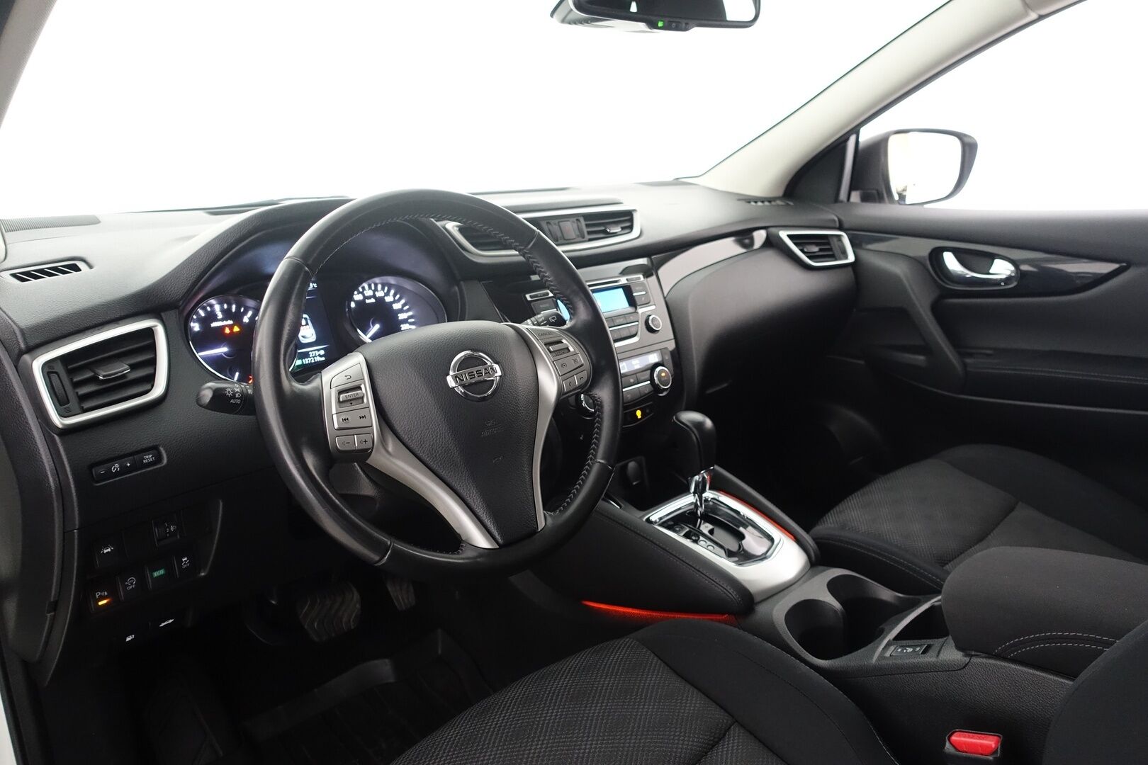 Nissan Qashqai 2017 dCi 130 Acenta 2WD Xtronic E6 Safety Pack - | Vakkari | Lohko + Sisäp. | P.Tutkat | Bluetooth | 2 Om. Suomiauto | 2X Renkaat & Vanteet |