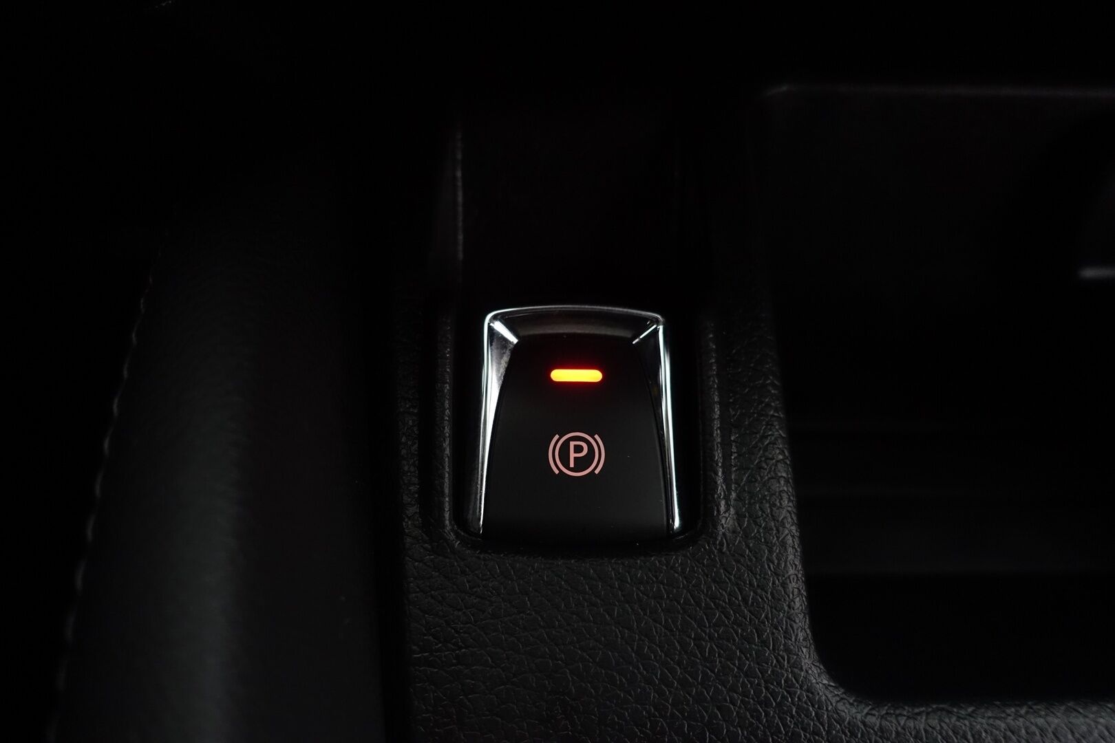Nissan Qashqai 2017 dCi 130 Acenta 2WD Xtronic E6 Safety Pack - | Vakkari | Lohko + Sisäp. | P.Tutkat | Bluetooth | 2 Om. Suomiauto | 2X Renkaat & Vanteet |