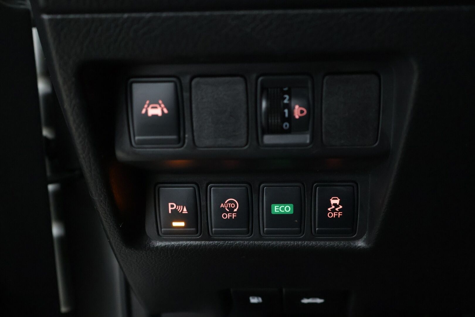 Nissan Qashqai 2016 DIG-T 115 Acenta 2WD Xtronic E6 Safety Pack * Suomi-auto / Tutkat / Lohkolämmitin* - Ketju vaihdettu / Vakionopeudensäädin * - HULLUT JOULUT KORKOTARJOUS 2,49% 