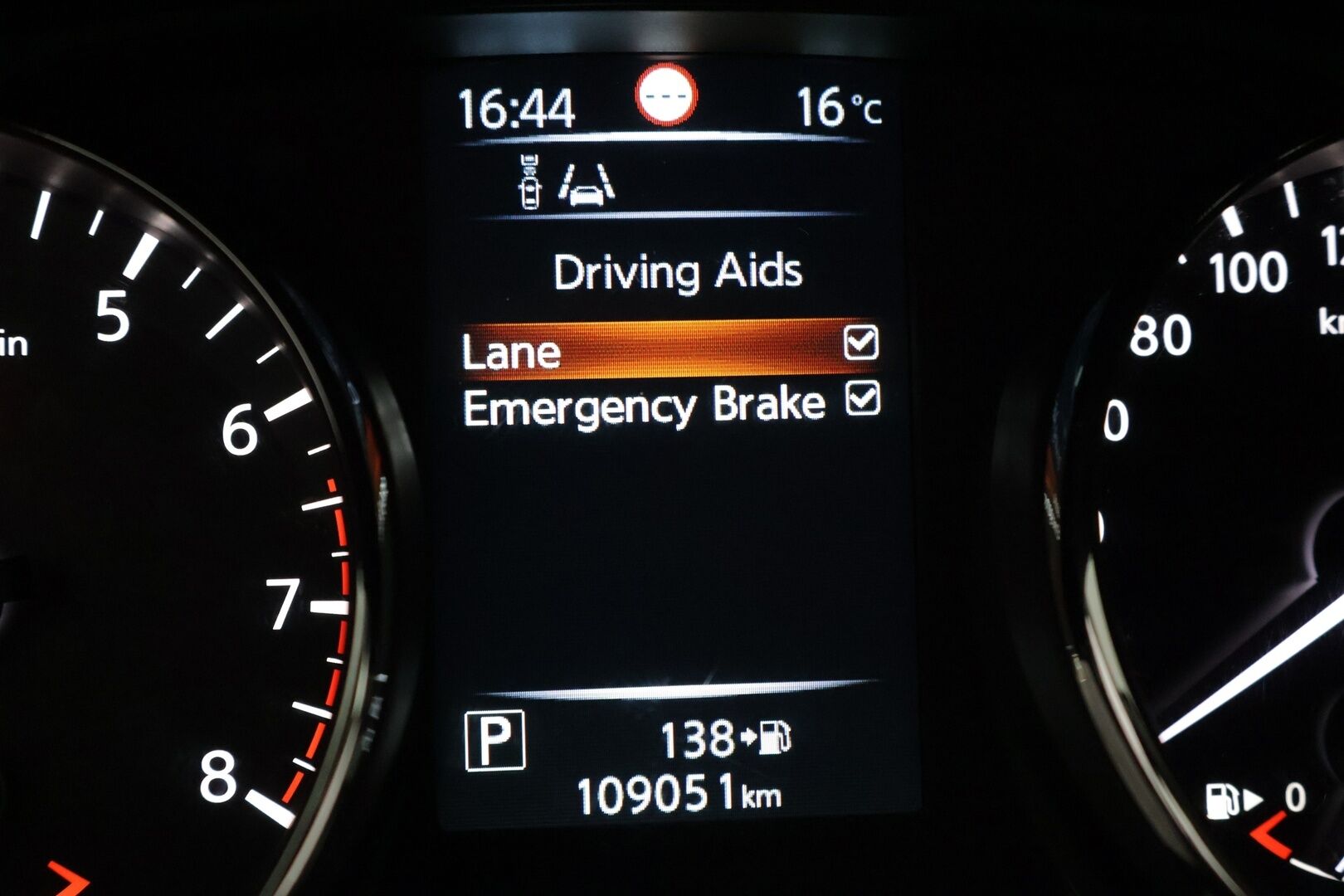 Nissan Qashqai 2016 DIG-T 115 Acenta 2WD Xtronic E6 Safety Pack *Lohko / Vakkari / Tutkat / Suomi-auto**Myydään Huutokaupat.com* - *2x Renkaat!*