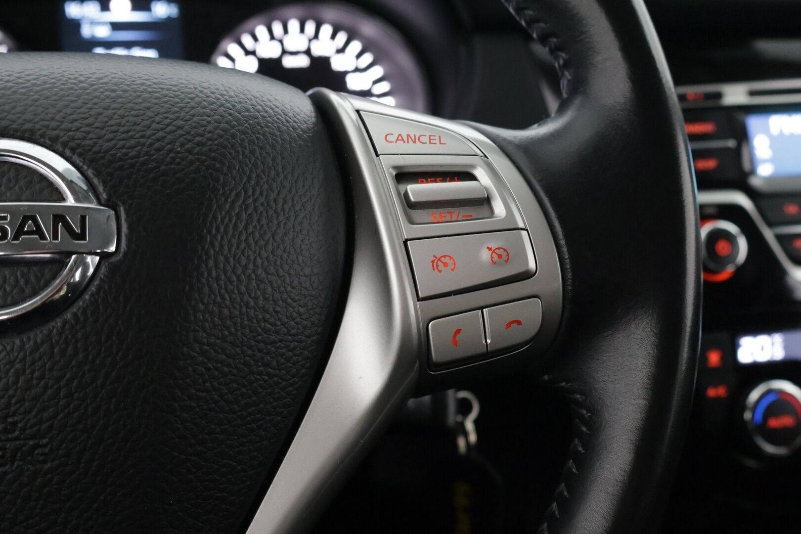 Nissan Qashqai 2016 DIG-T 115 Acenta 2WD Xtronic E6 Safety Pack * Suomi-auto / Tutkat / Lohkolämmitin* - Ketju vaihdettu / Vakionopeudensäädin * - HULLUT JOULUT KORKOTARJOUS 2,49% 