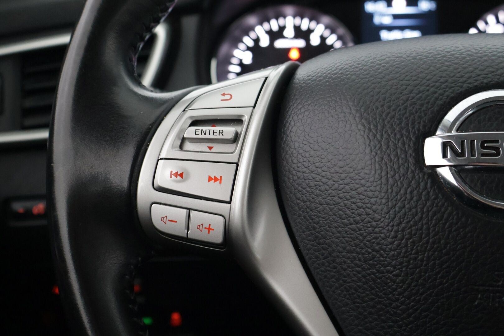 Nissan Qashqai 2016 DIG-T 115 Acenta 2WD Xtronic E6 Safety Pack *Lohko / Vakkari / Tutkat / Suomi-auto**Myydään Huutokaupat.com* - *2x Renkaat!*